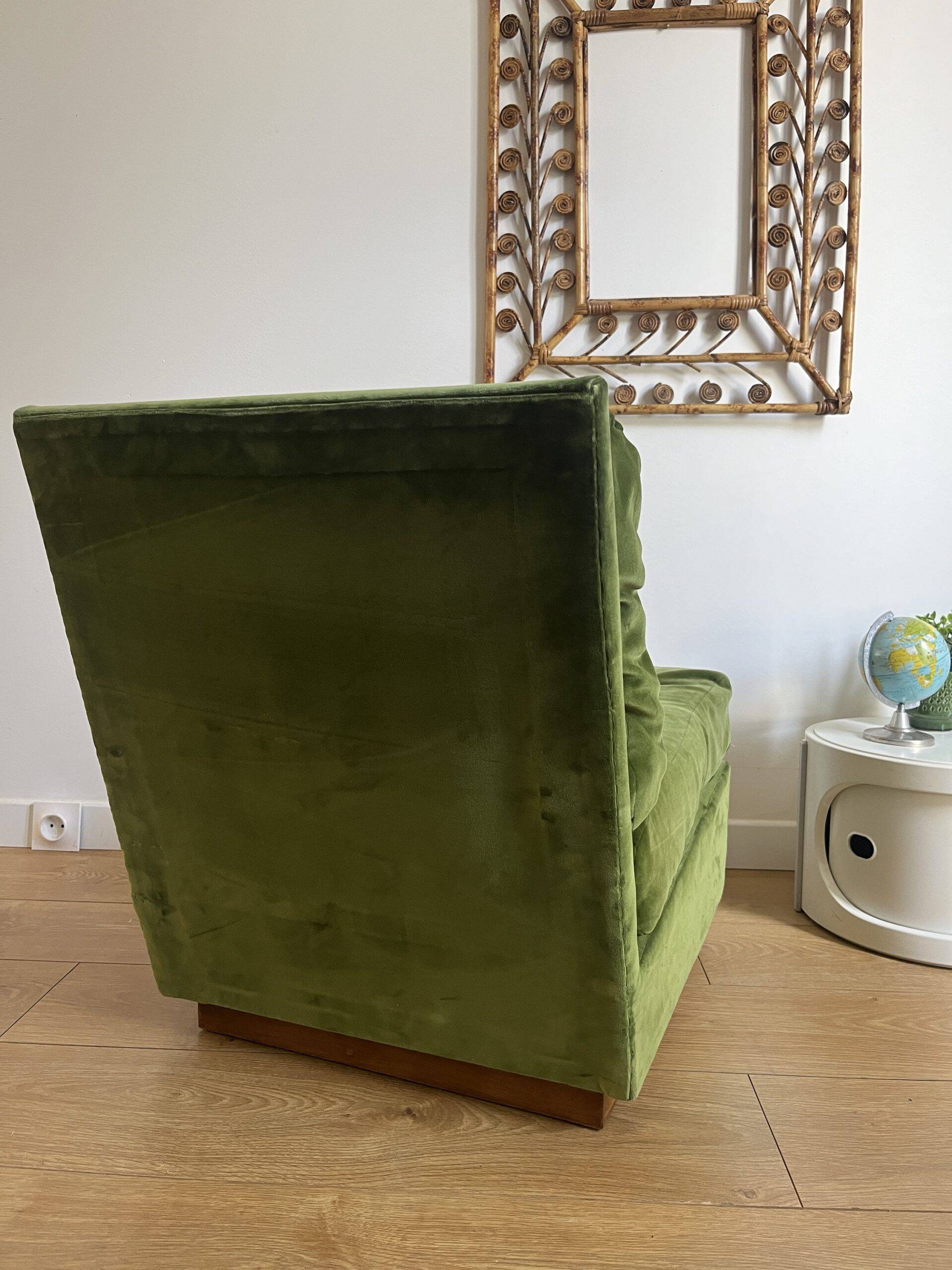 Chauffeuse basse vintage en velours vert