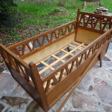 Oak crib, compass feet