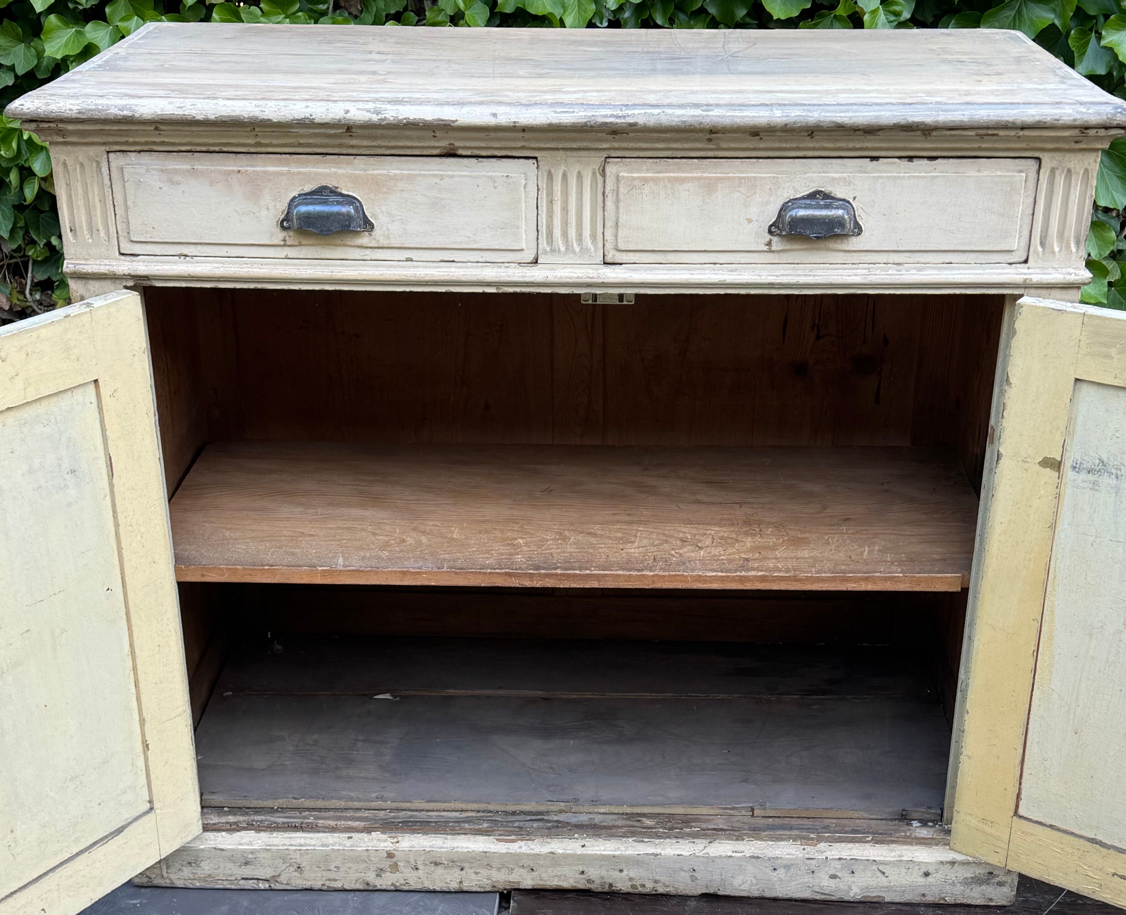Buffet parisien vintage
