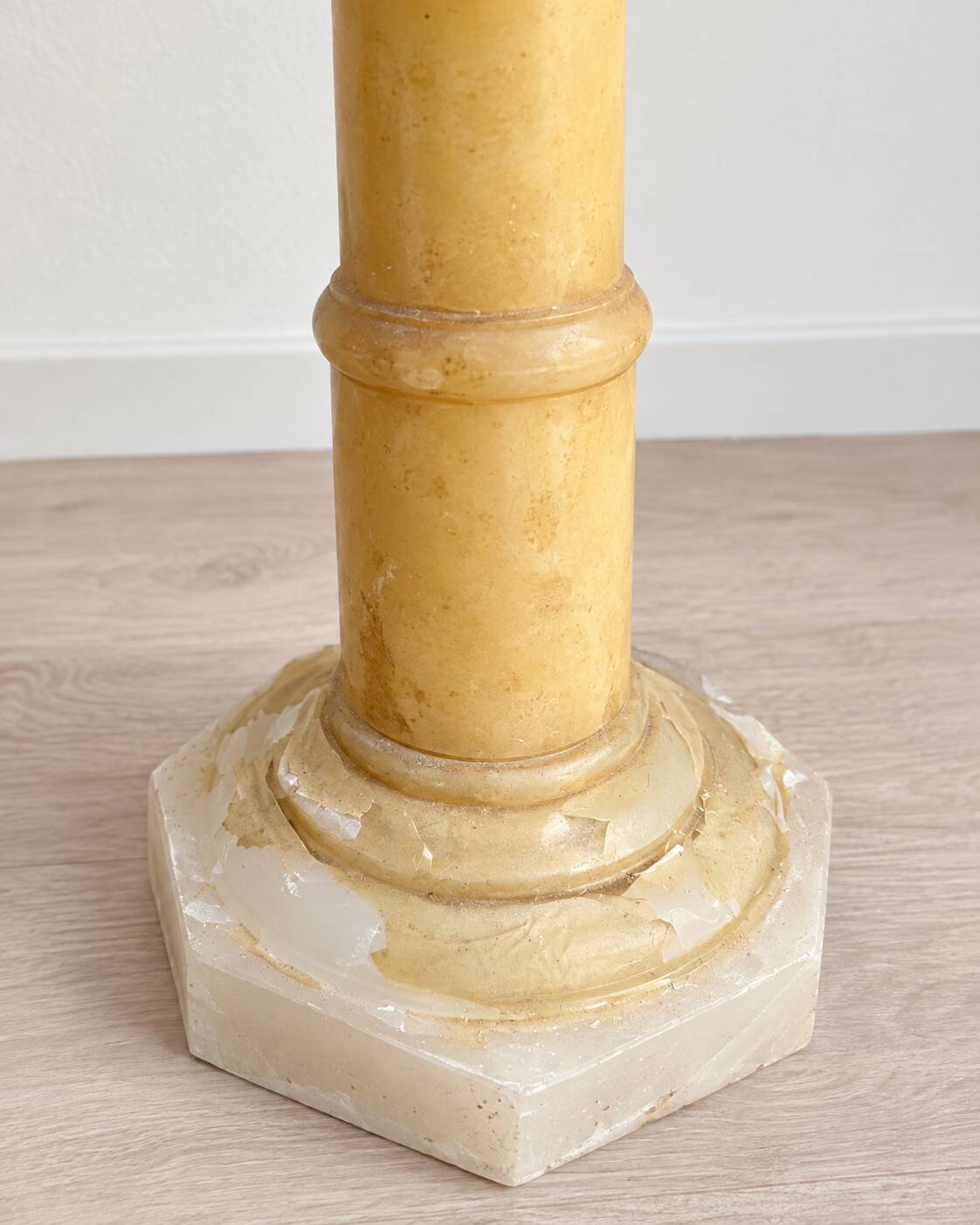 Pedestal / decorative column in alabaster