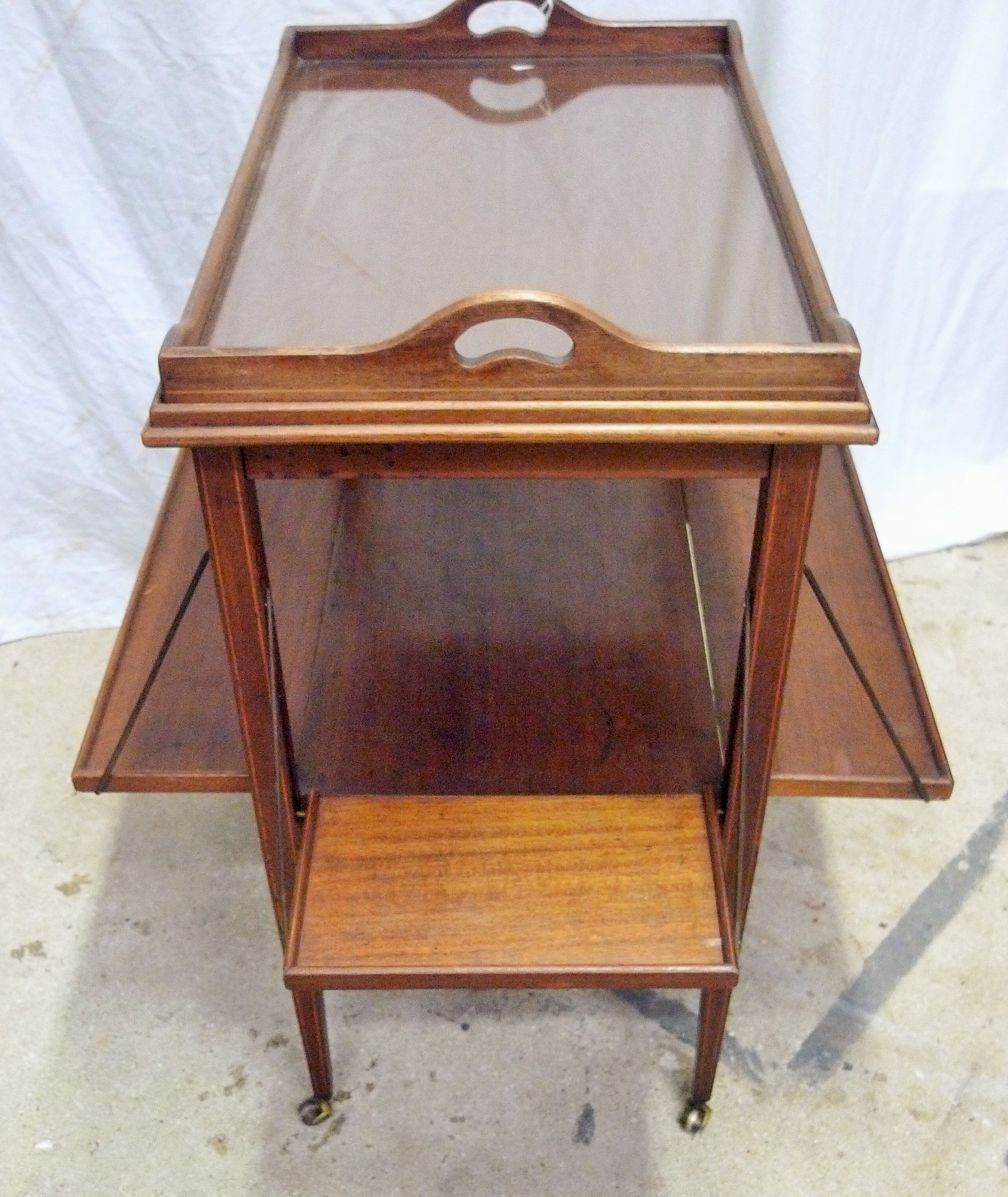 Rolling tea table with its glass tray
