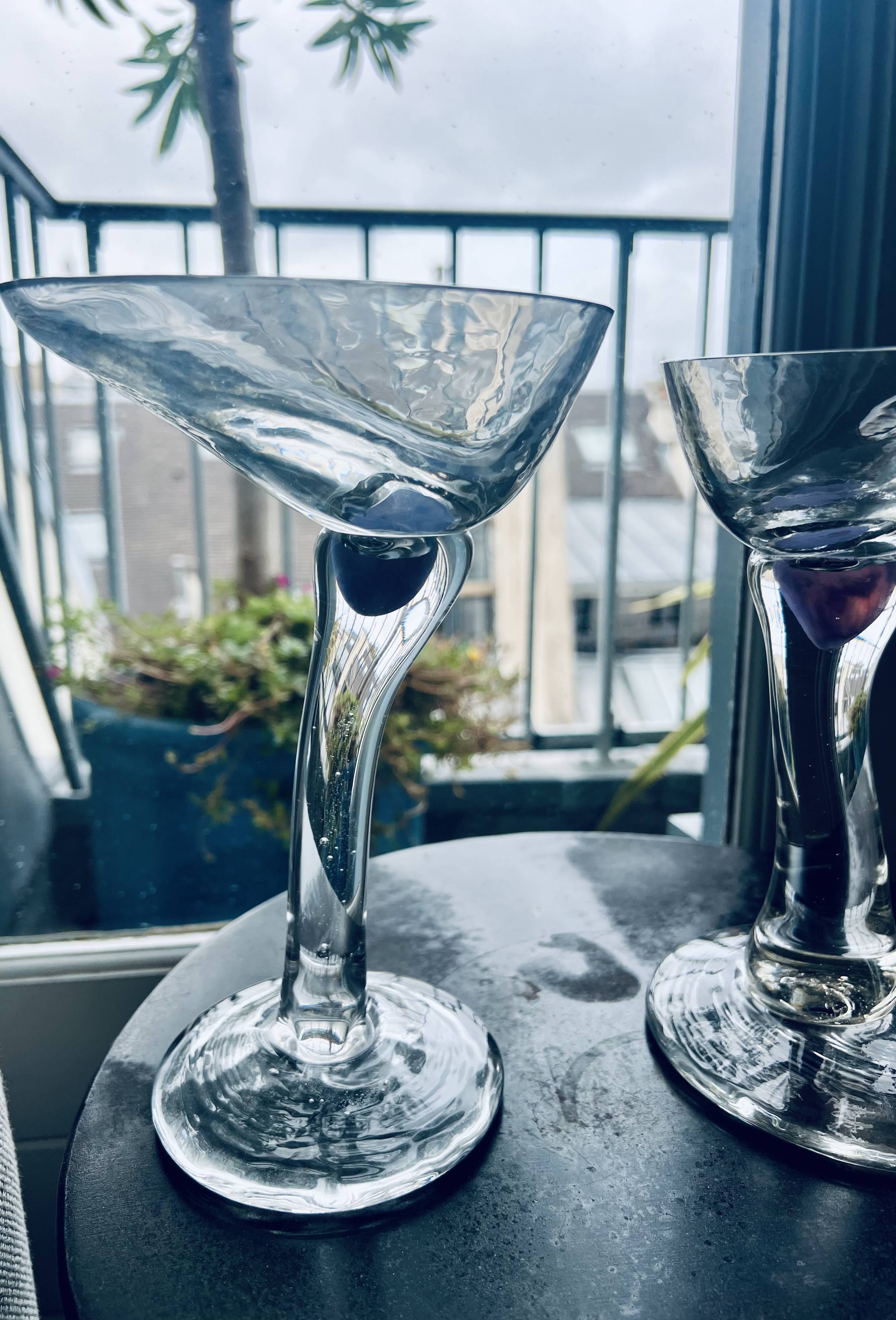 In vino veritas  coupes en verre sou!fflé de fabrice langlade