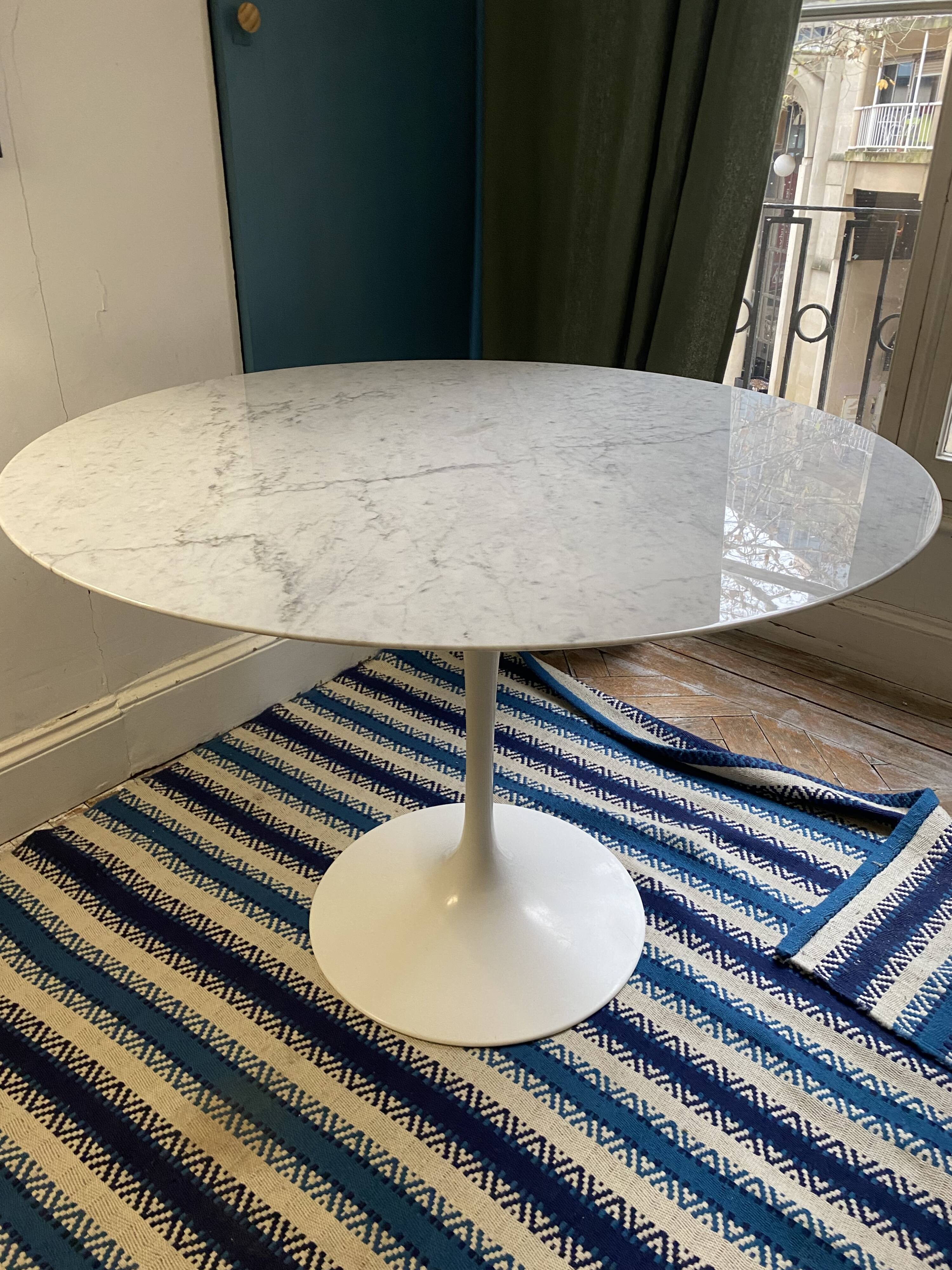 Saarinen table - KNOLL