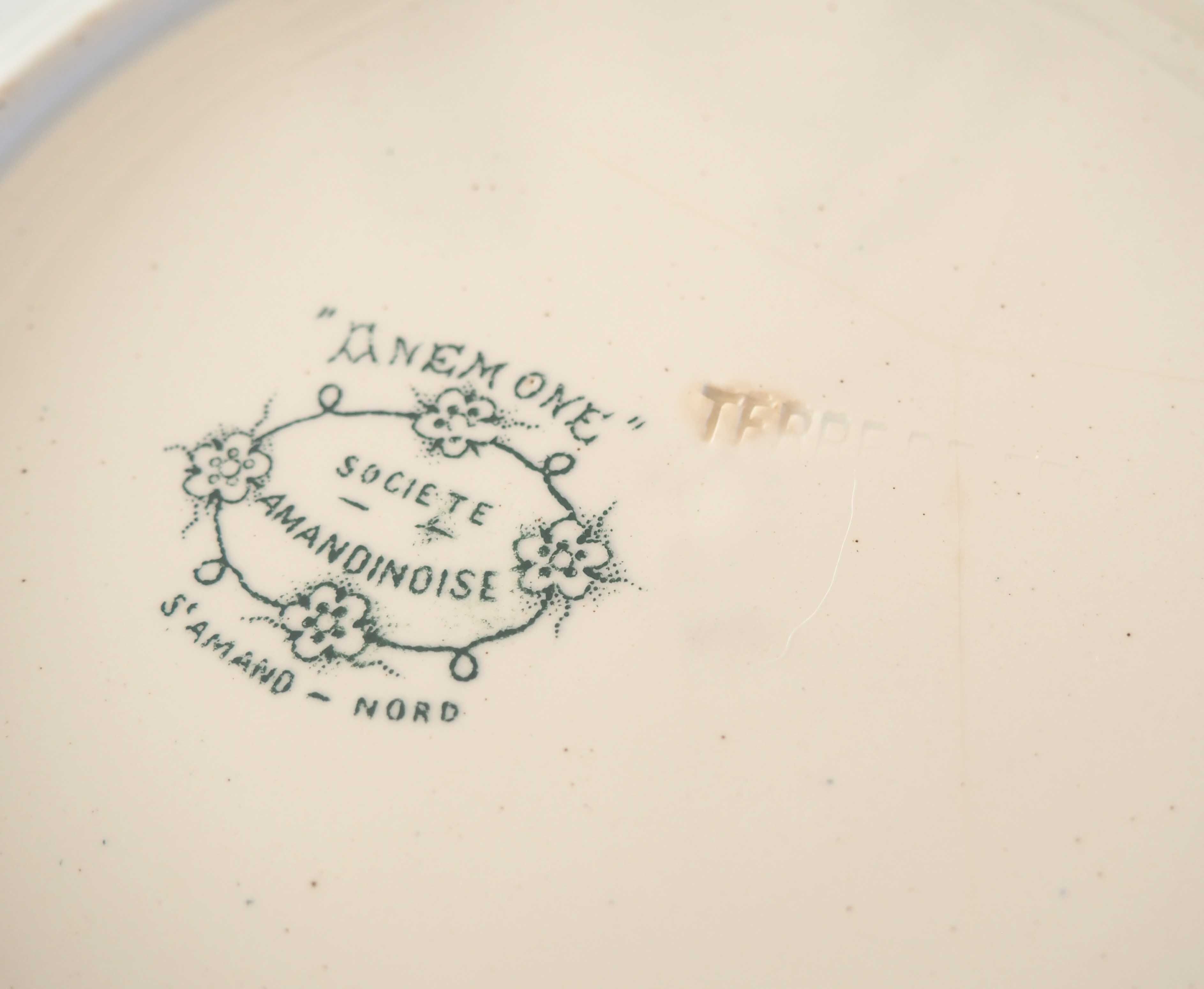 3 assiettes terre de fer modèle anémone