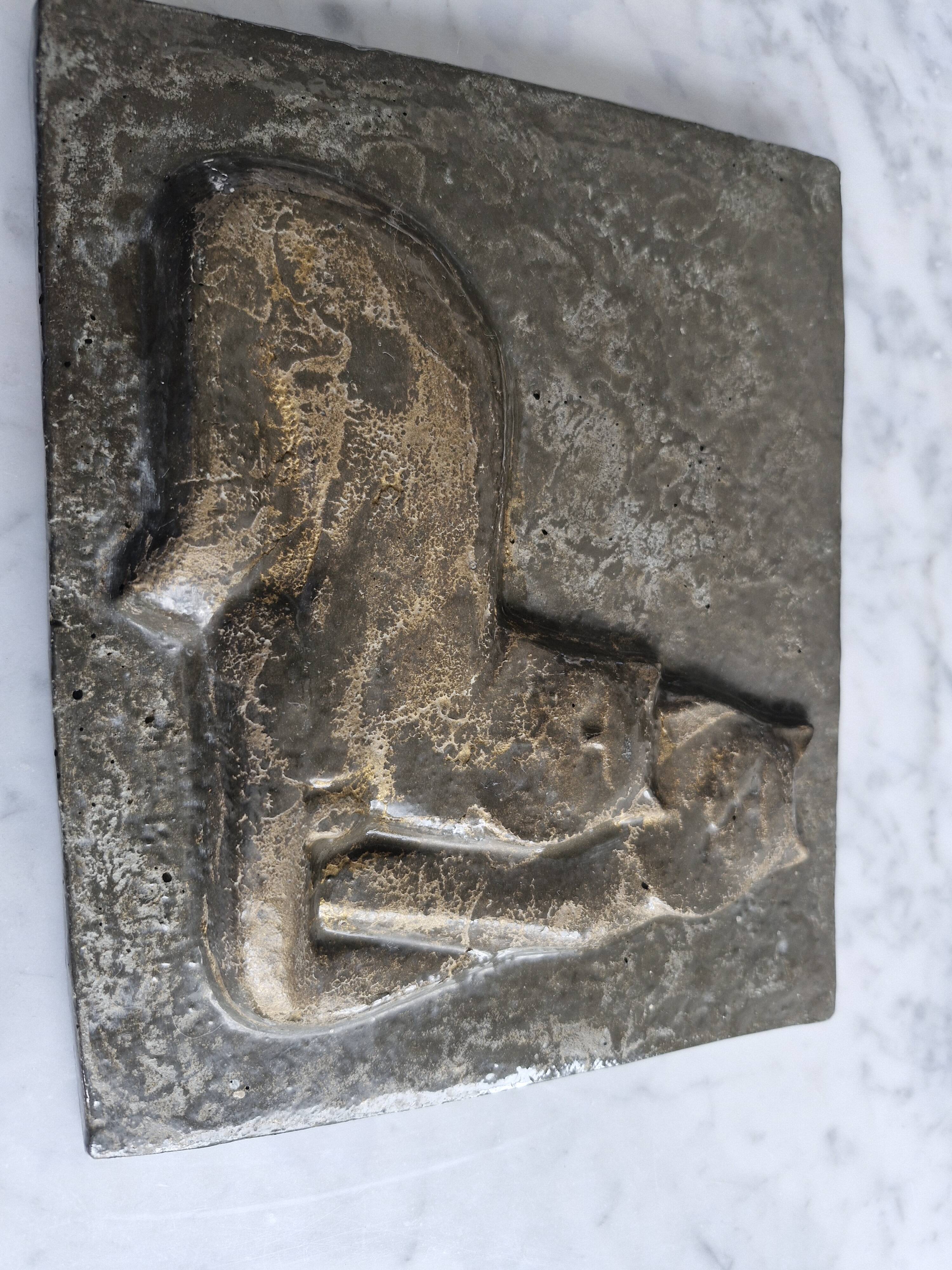 Bas-relief plaque of a rabbit in brown patina, seated cat