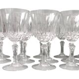 12 verres à vin en cristal taillé