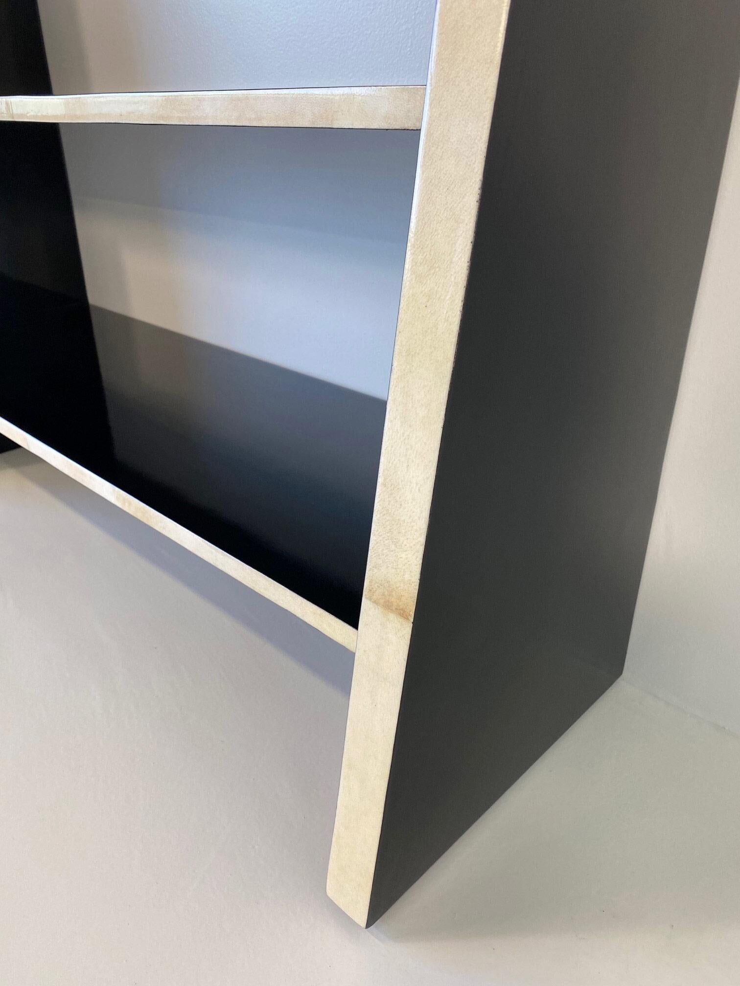 Italian Art Deco Bookcase in Parchment and Black Lacquer