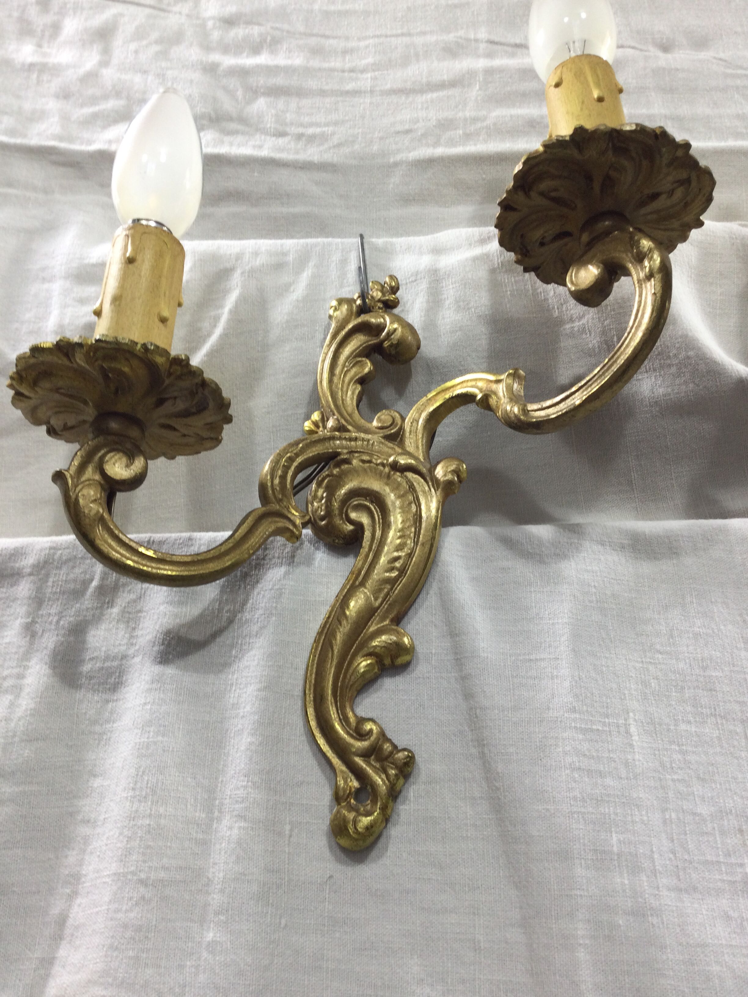 Paire d'appliques en bronze style Louis XV
