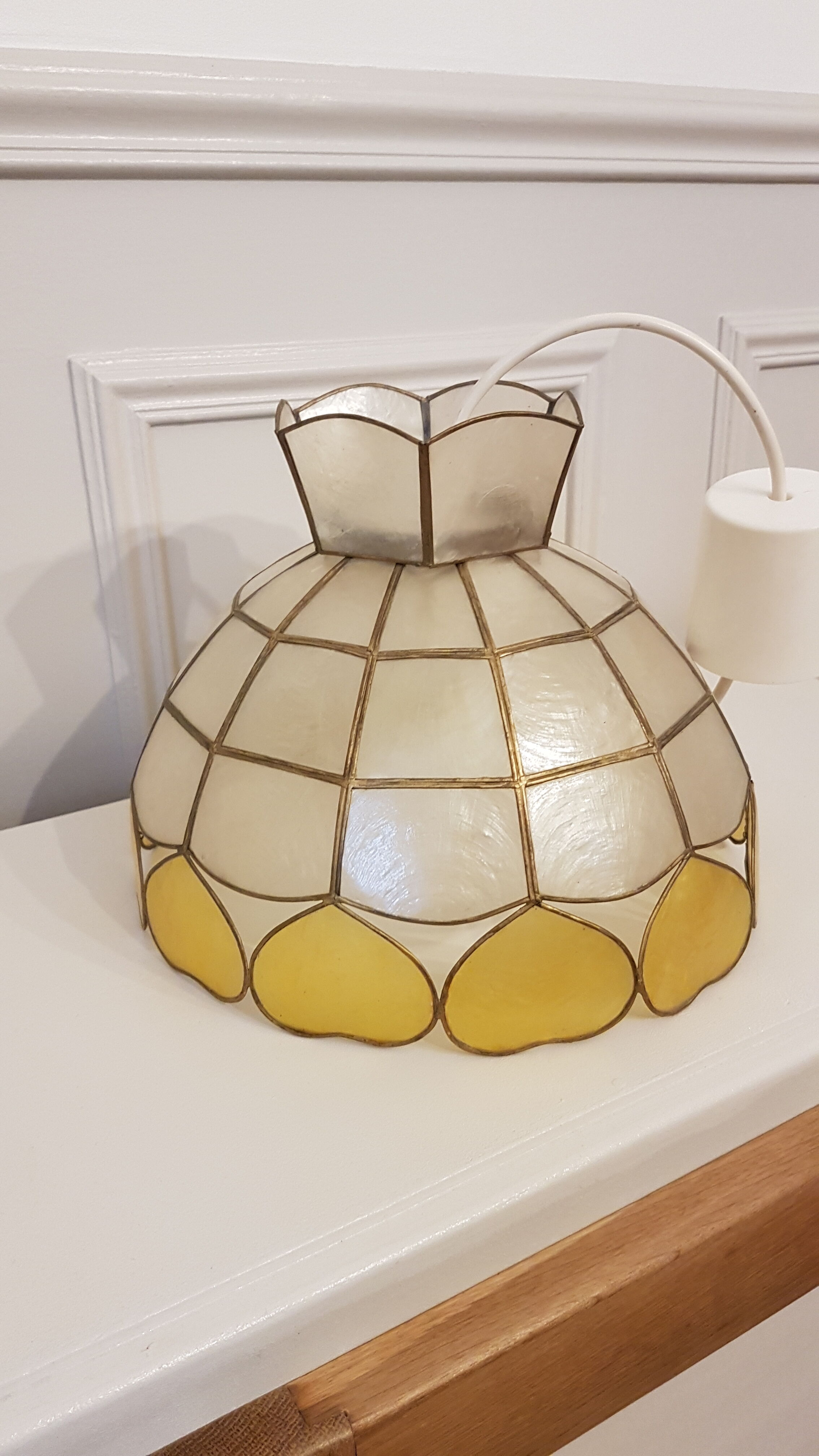 Chandelier in mother-of-pearl and brass