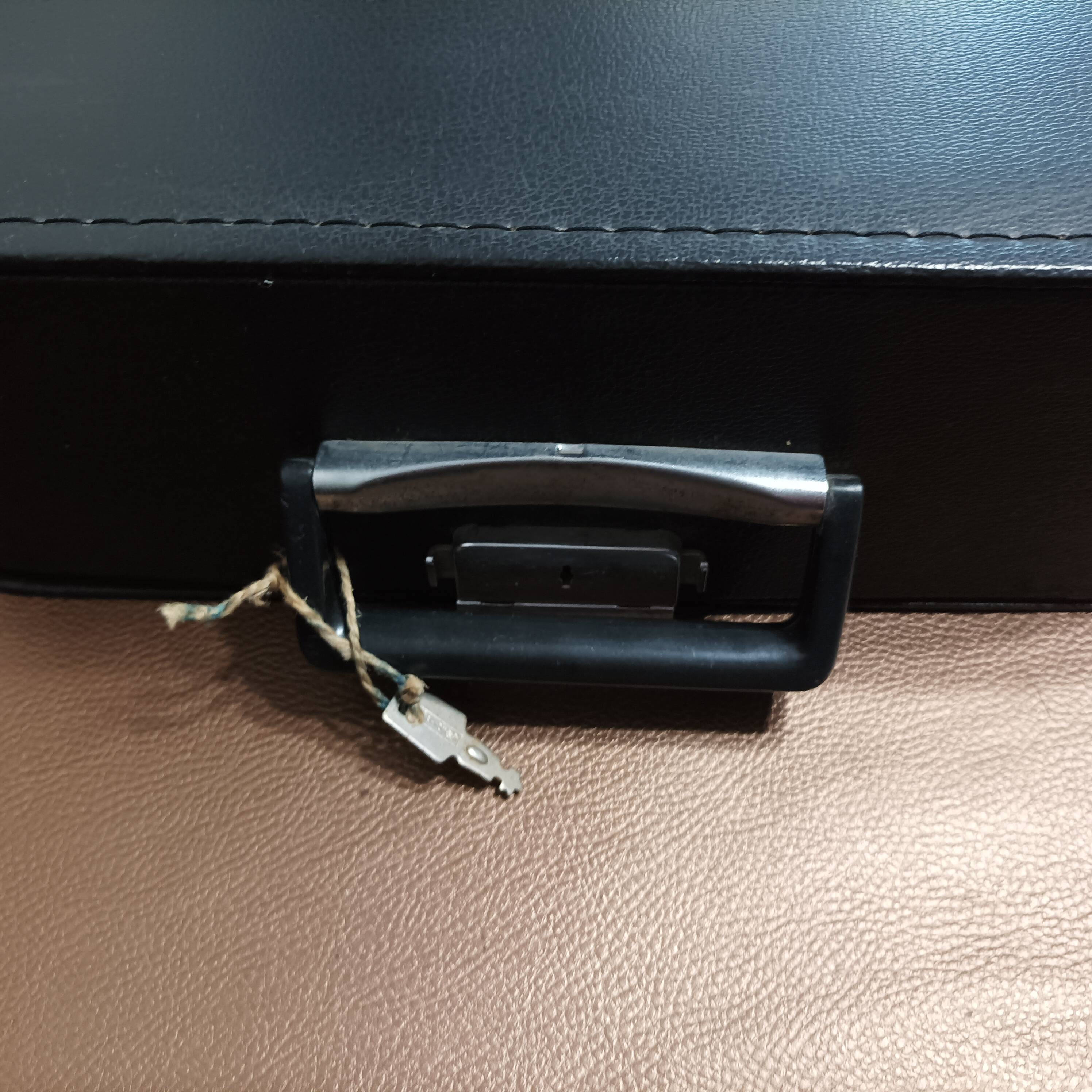 Olympia Traveller de Luxe White Typewriter