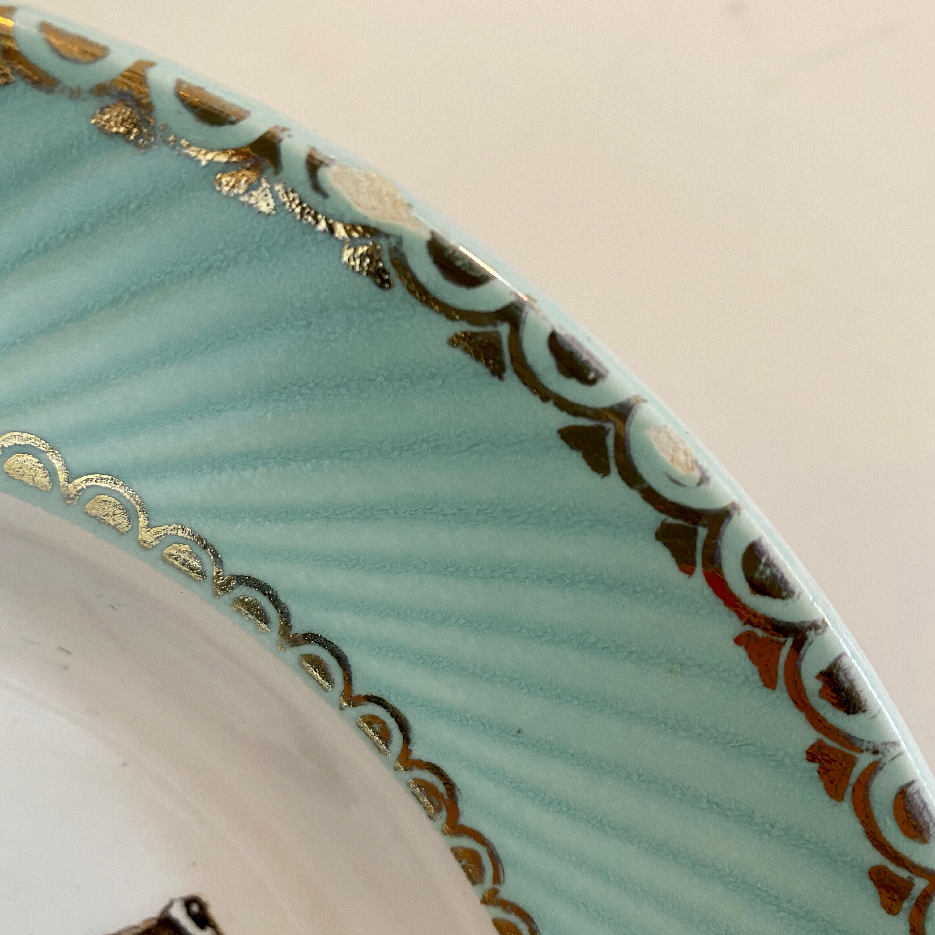 Set of 8 hollow plates vinatge with bird decorations