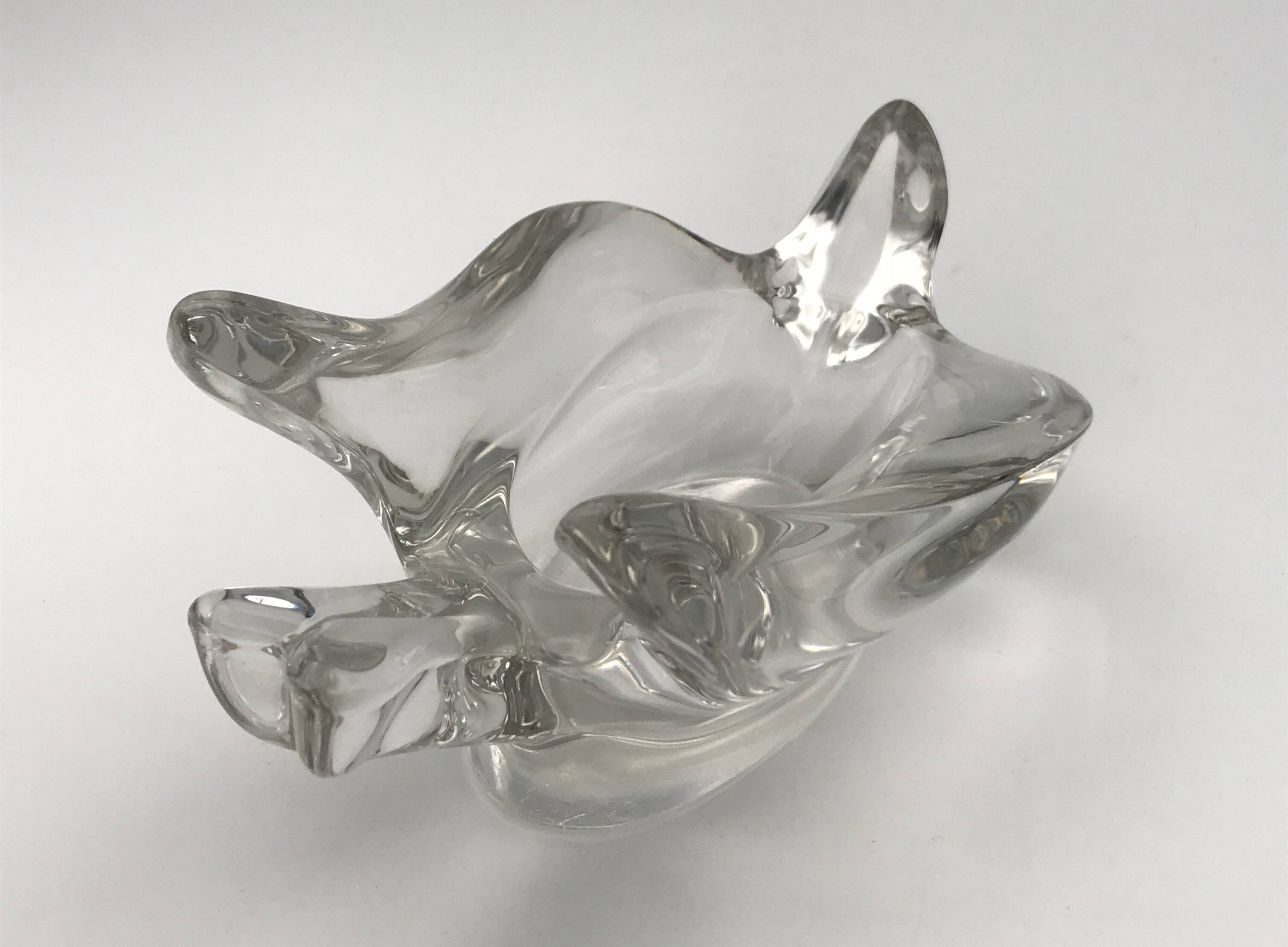 Bird-shaped paperweight, crystal swallow