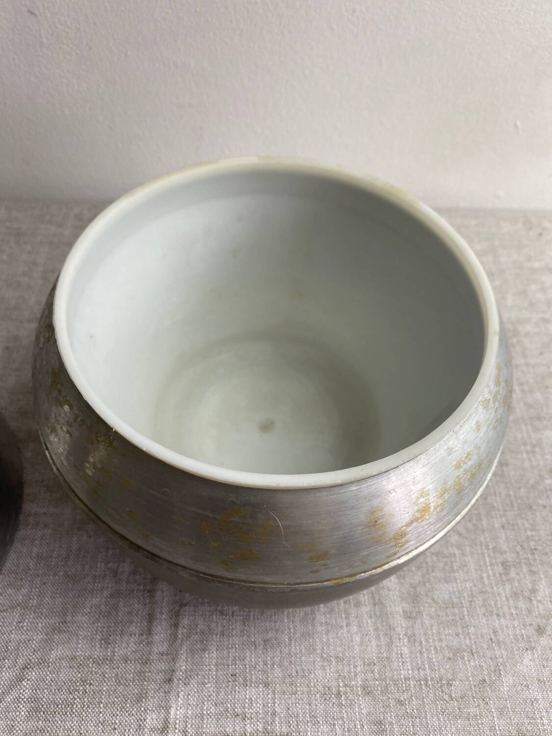 Pear-shaped ice bucket Large format brushed aluminum