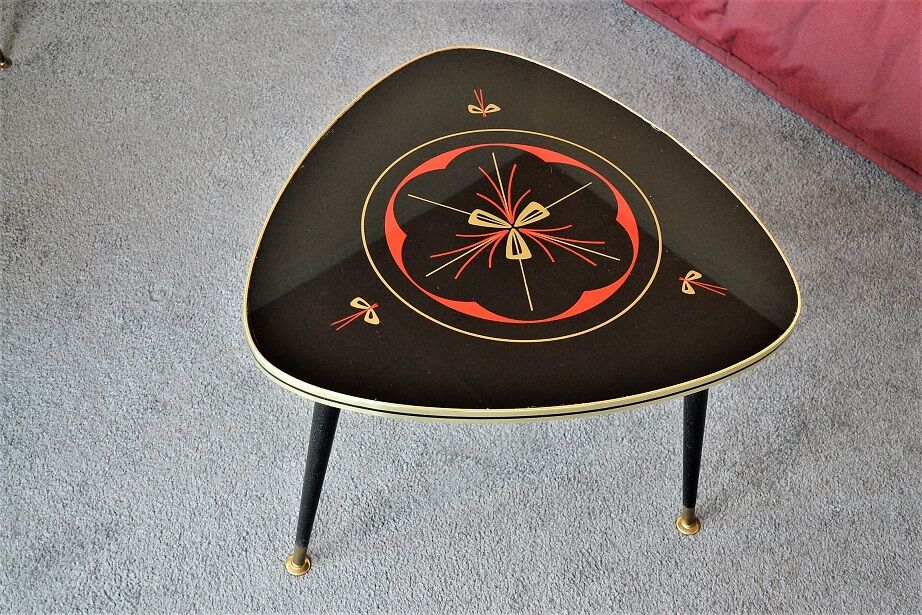 Table low tripod compass design graphic 60 s