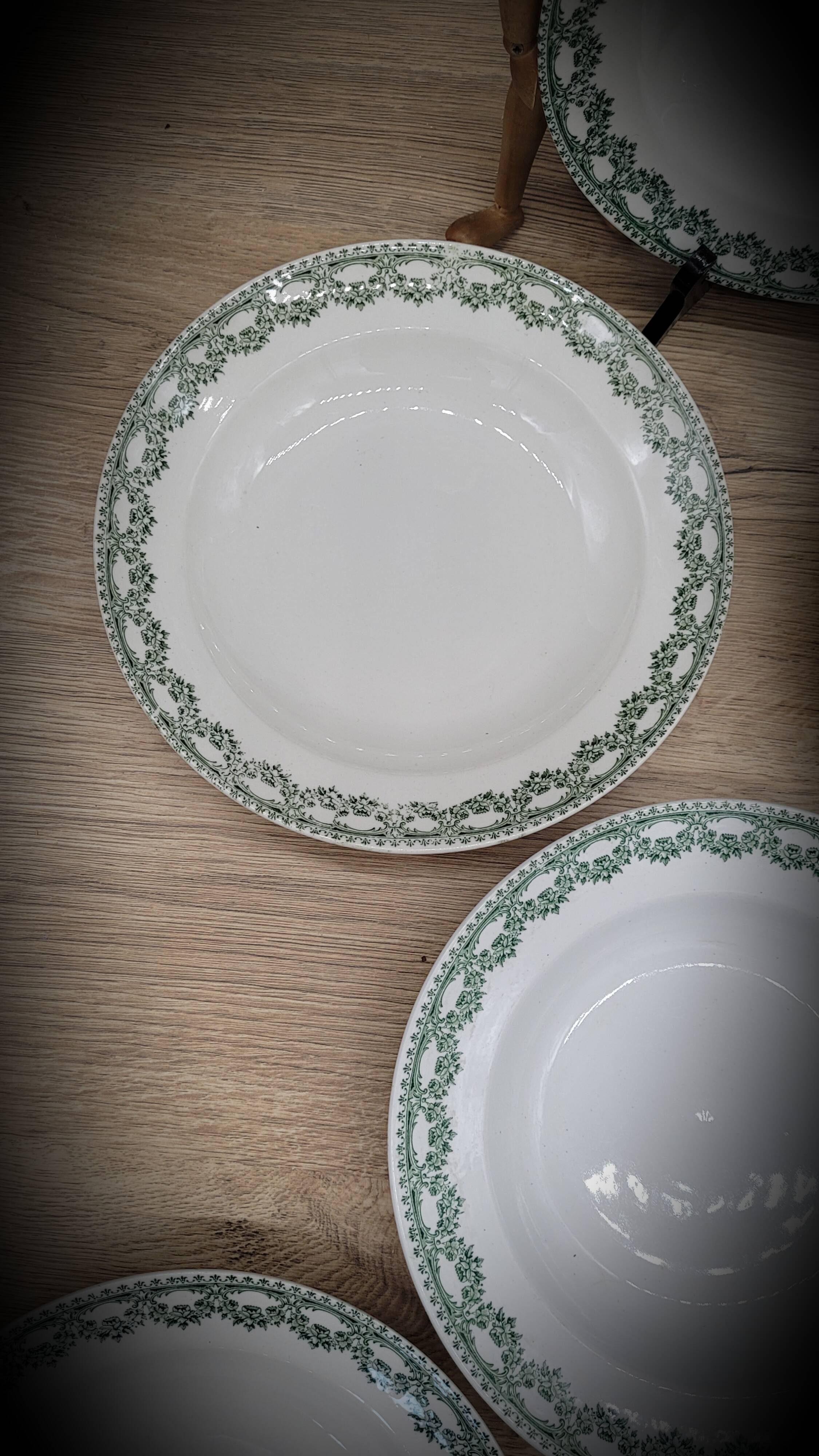 Set of 6 Carlotta Boch plates