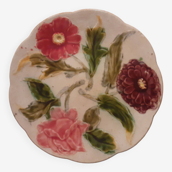 Assiette ancienne en barbotine - décor fleurs de Choisy le roy
