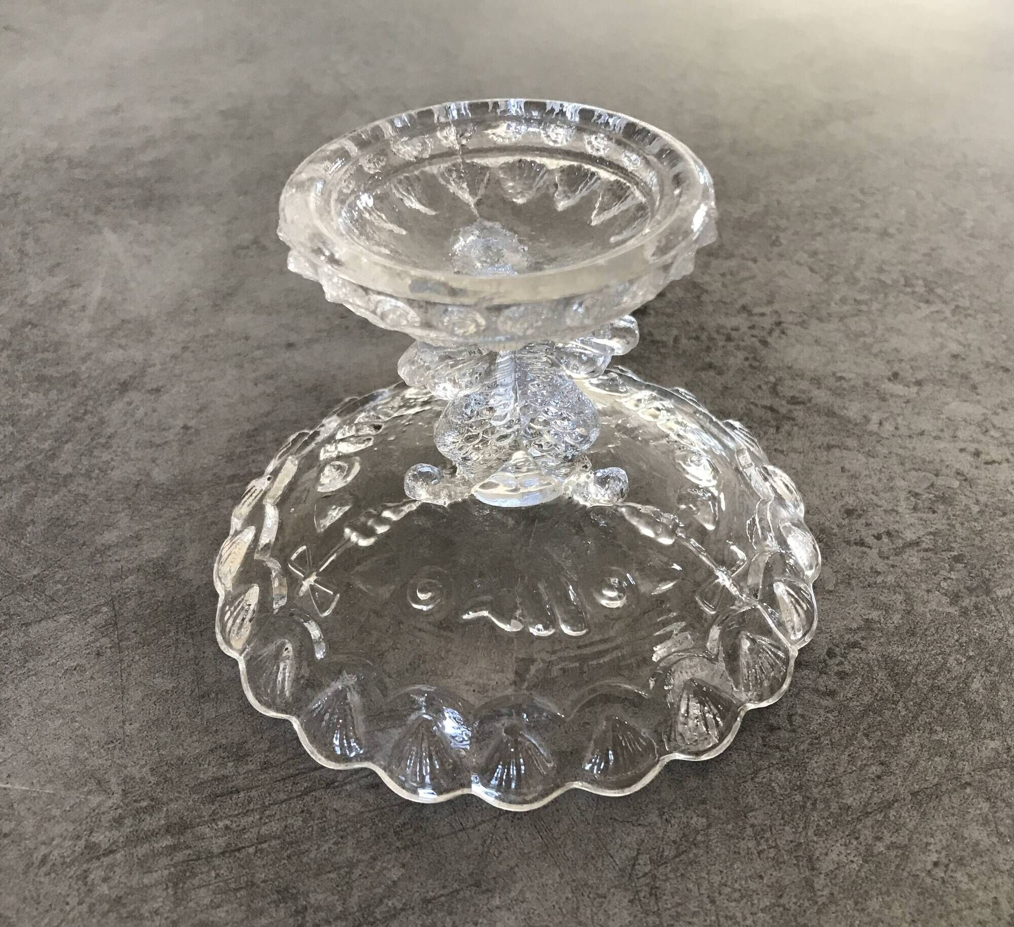 Vide-poche footed bowl in molded glass from portieux vallerysthal