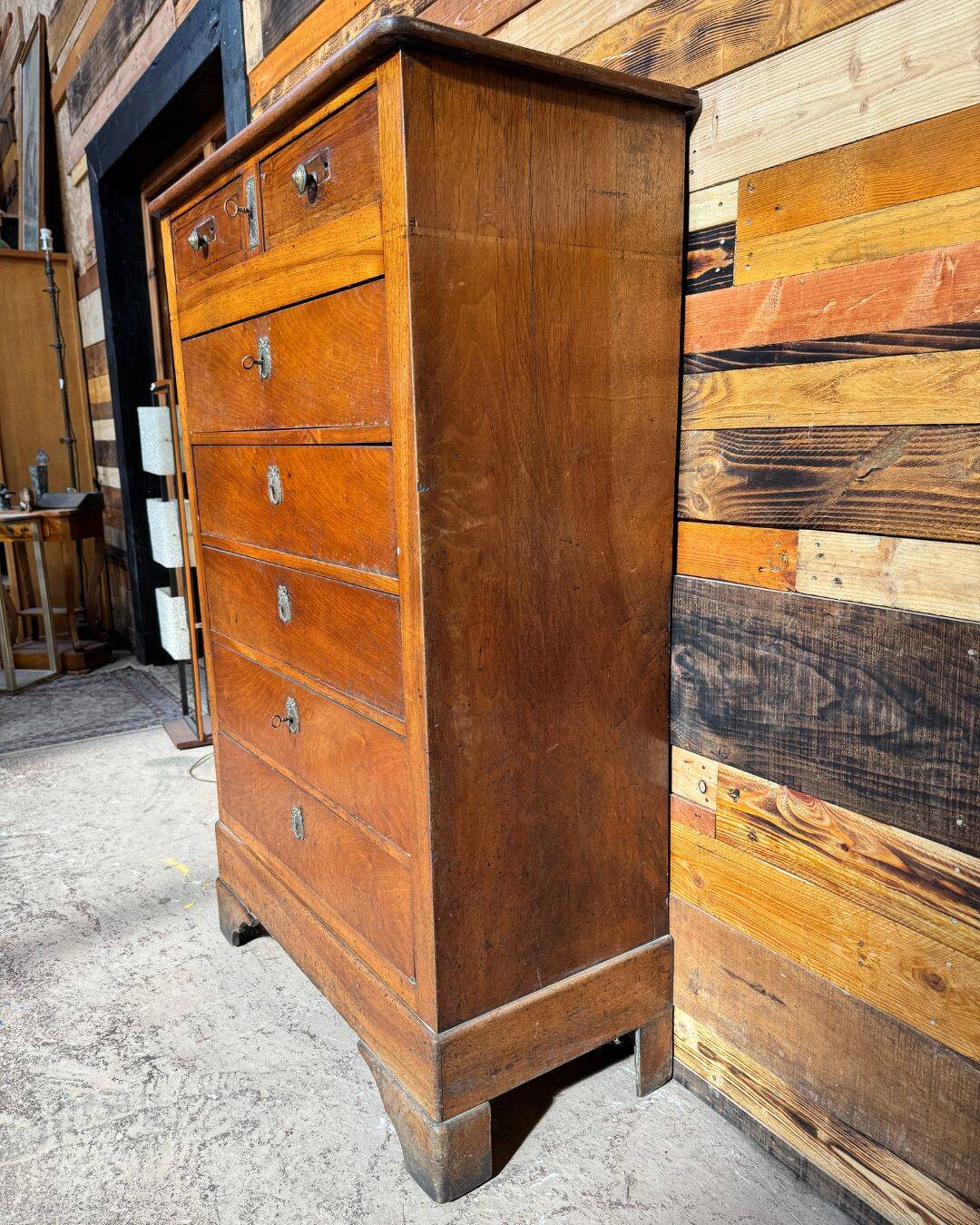 Walnut chest of drawers
