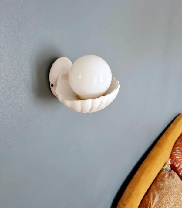 Shell wall lamp