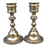 Ensemble vintage de 2 bougeoirs en laiton avec anciennes bougies, décoration élégante pour la maison