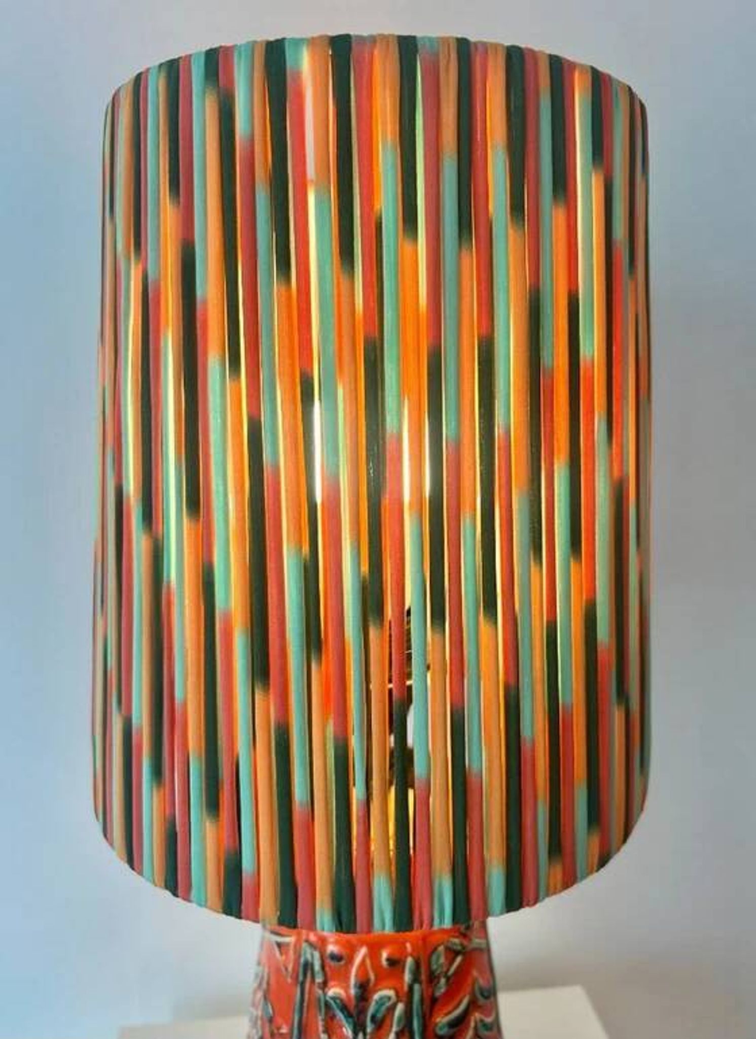 Lampe de table d'ambiance upcyclée à partir d'un vase en céramique Übelacker.