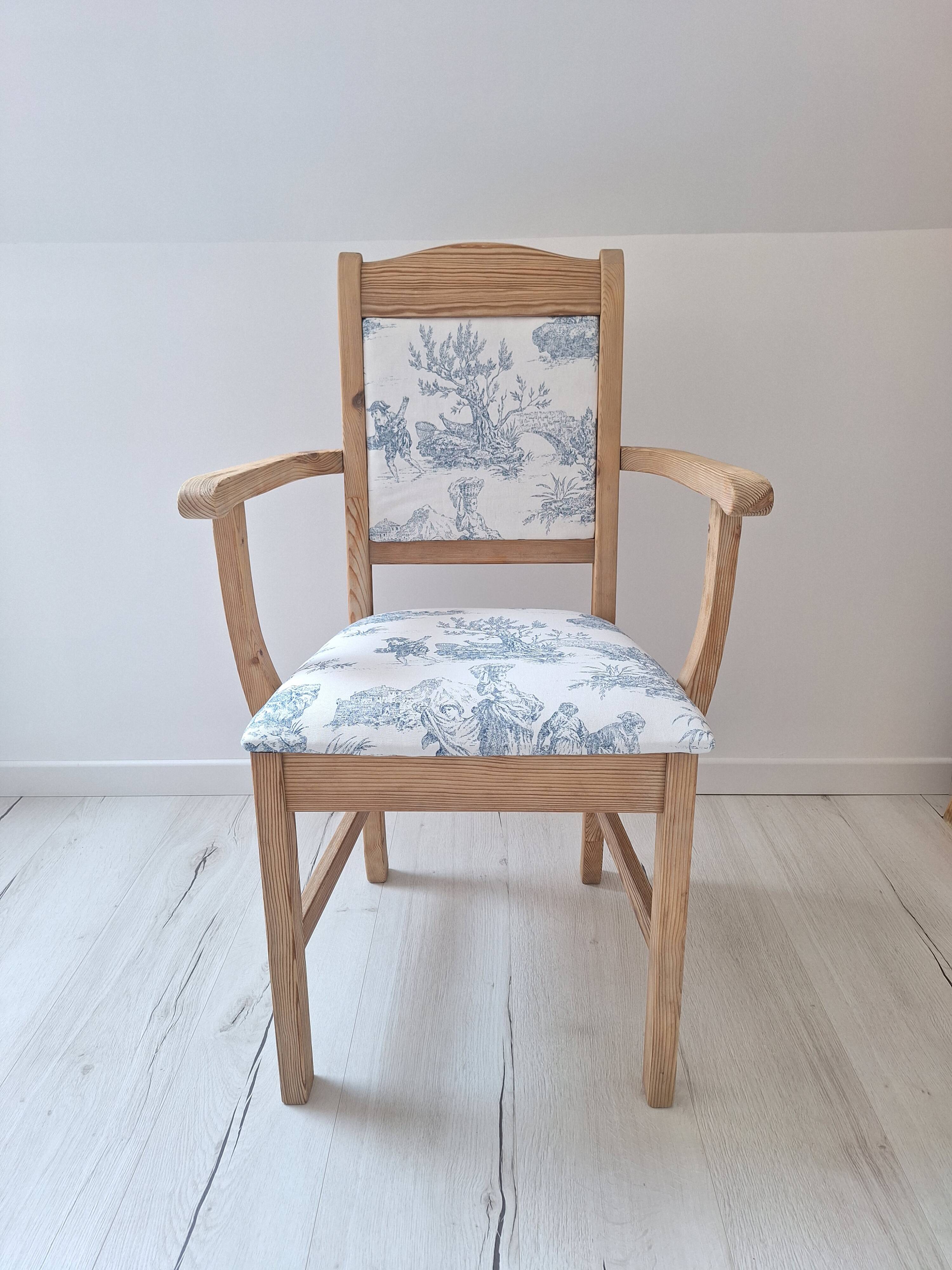 Chair / Armchair in solid wood and blue toile de Jouy