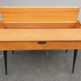 Console serves Singer Scandinavian design 1960