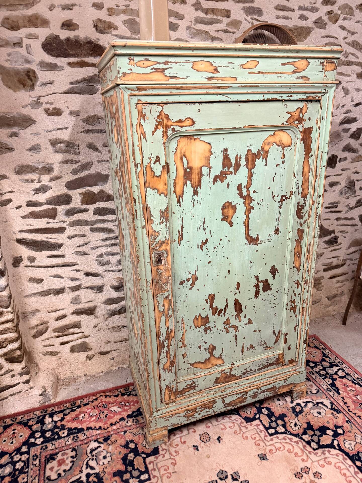 Superb vintage patinated bonnetière