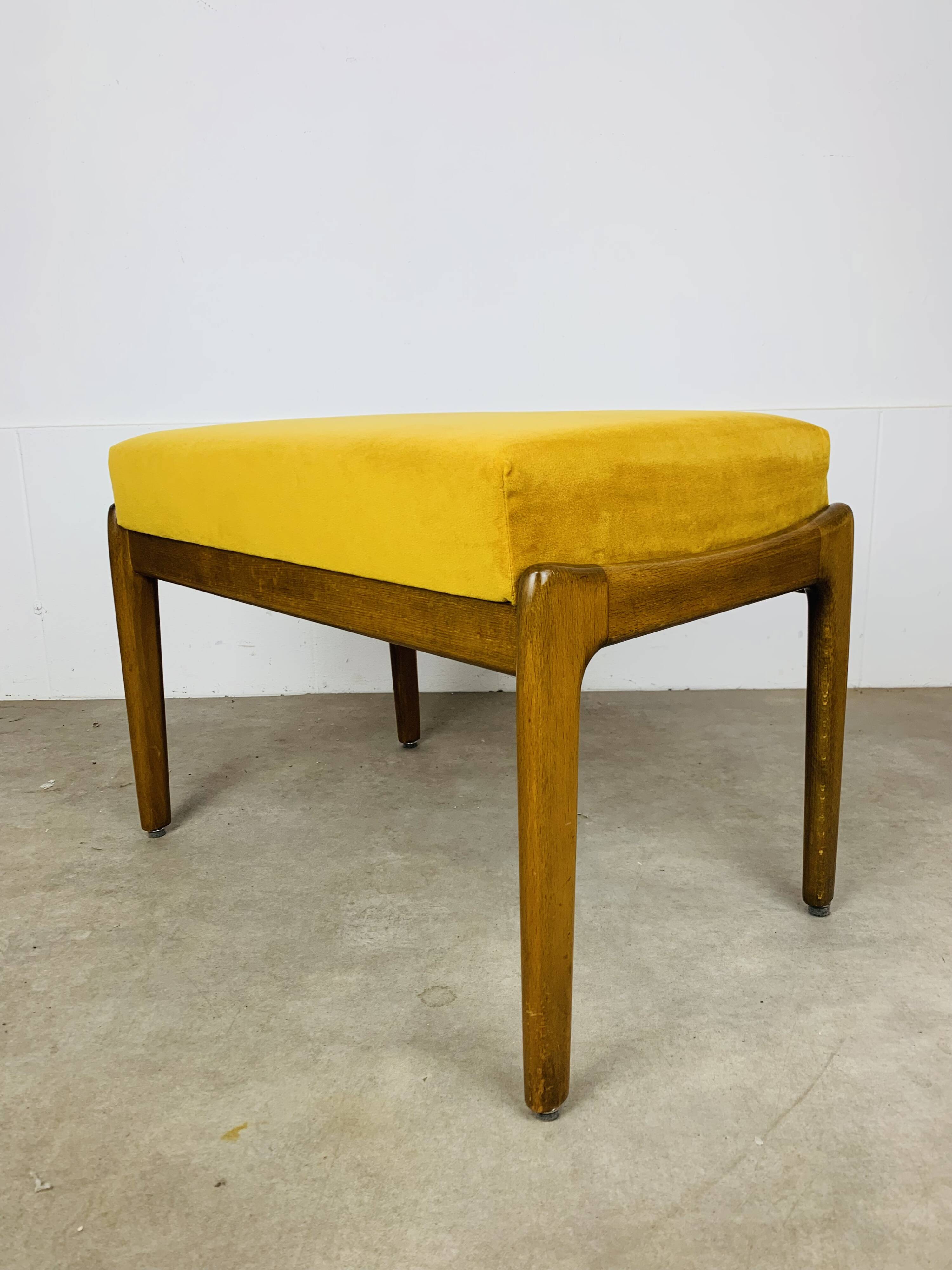 Tabouret scandinave en teck et velours jaune, années 60