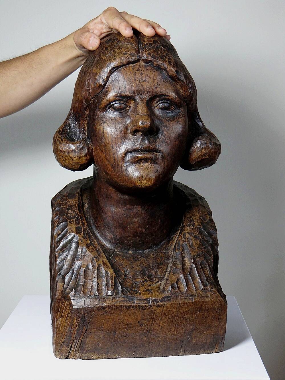 bust of a woman in solid wood carved with a gouge, 19th century