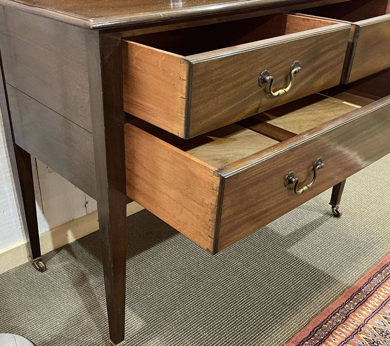 English mahogany dressing table from the early 20th century