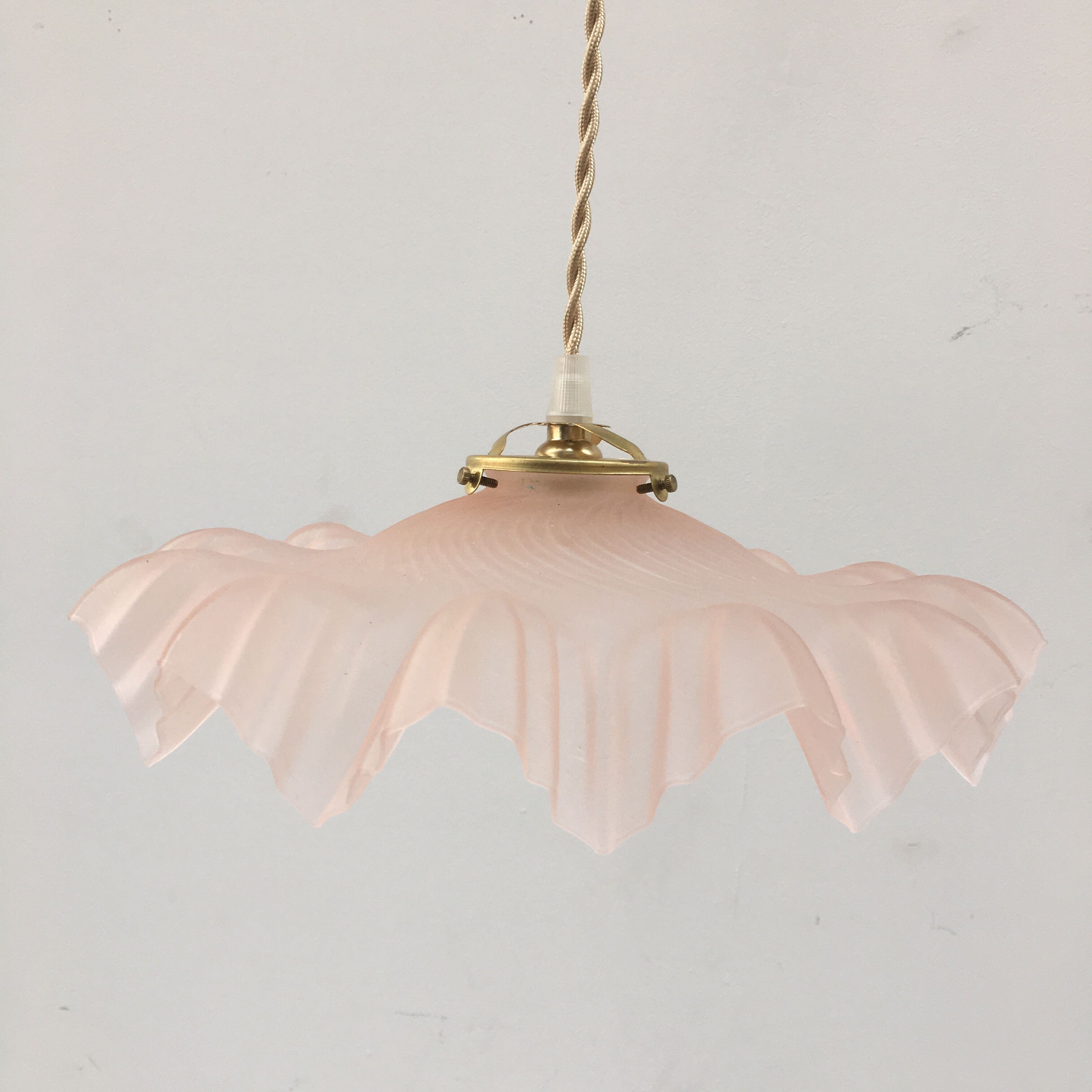 Vintage flake suspension in pale pink transparent glass