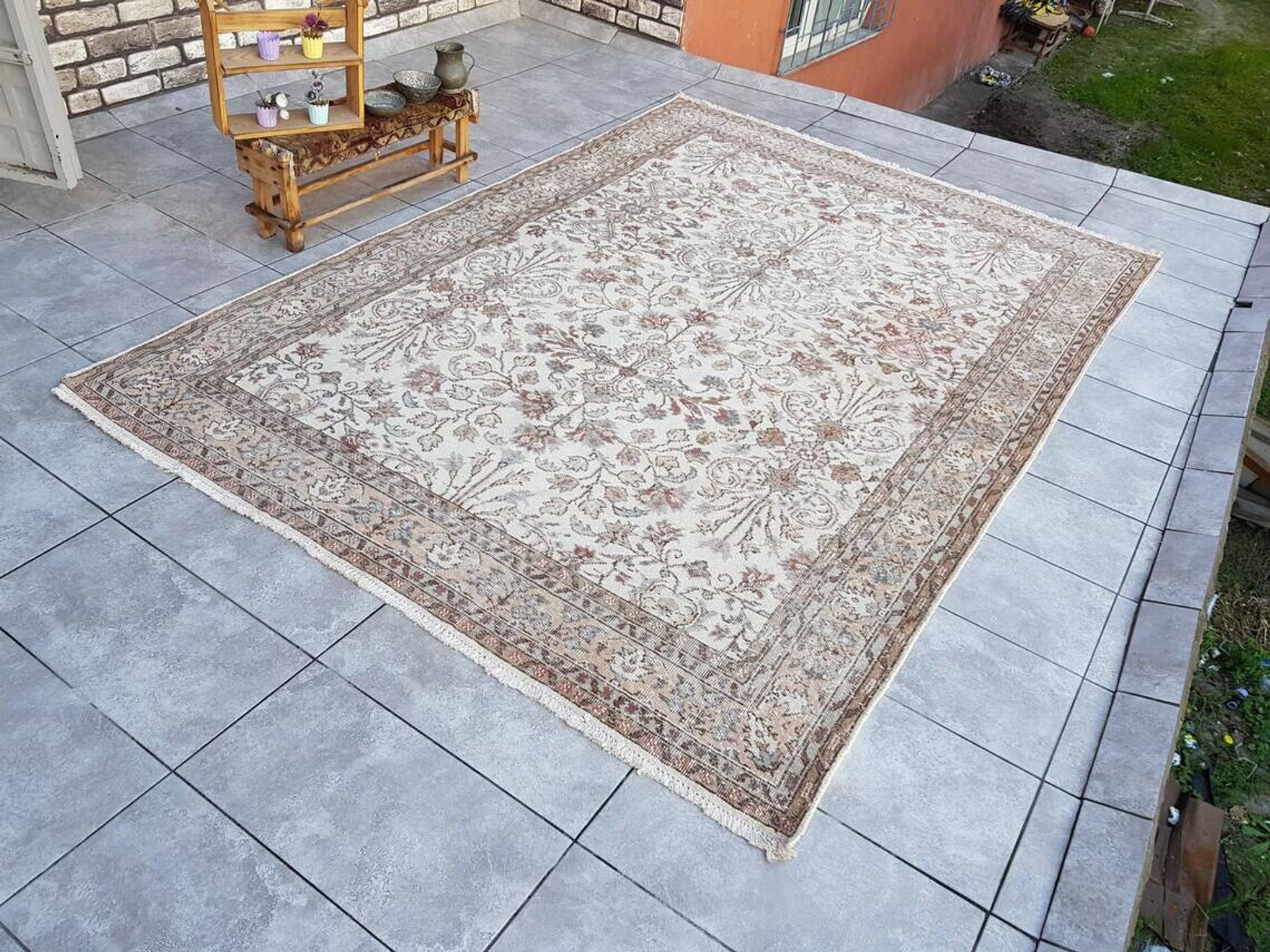 Tapis Oushak beige anatolien au sol sku 2781