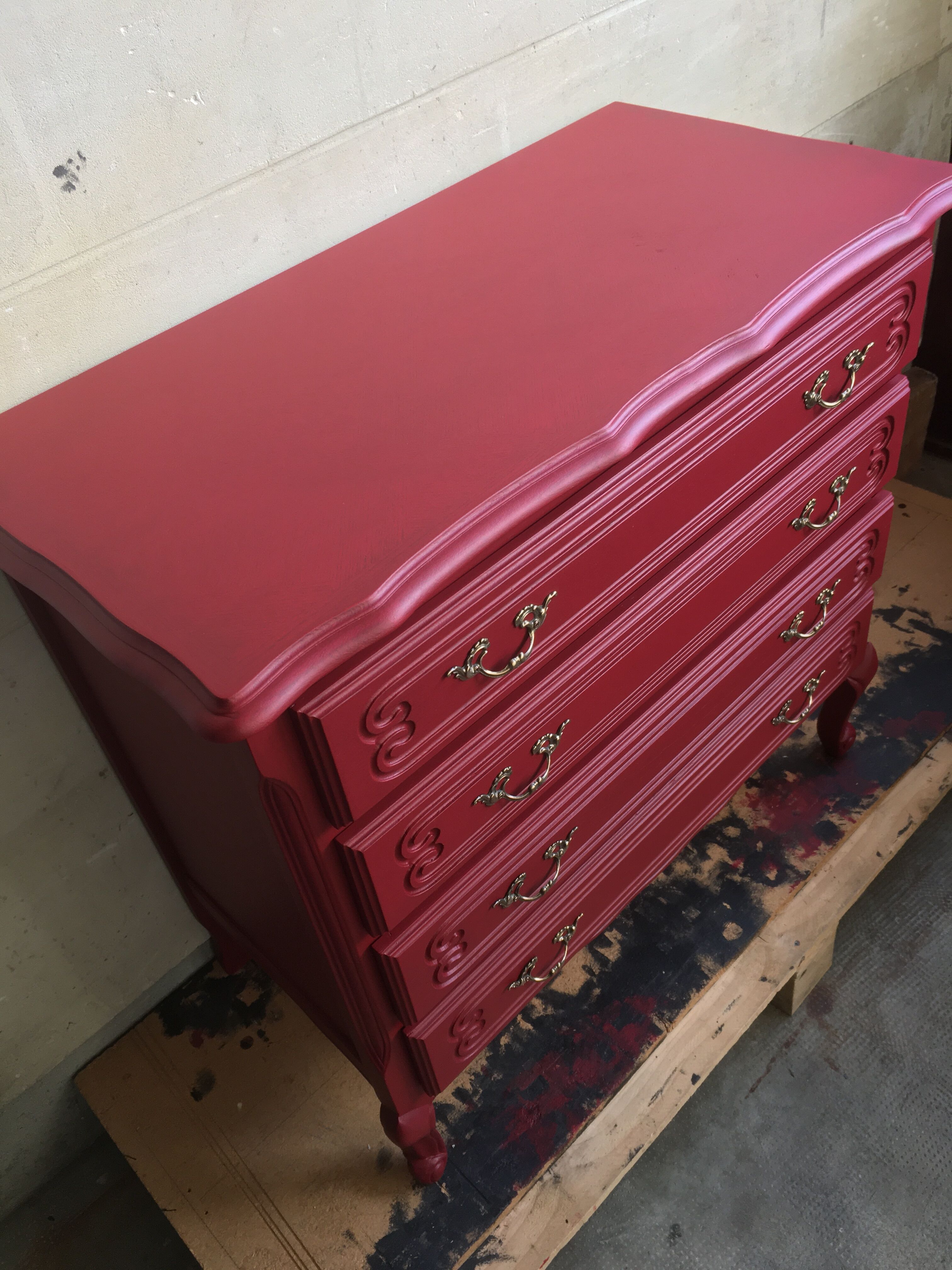 Vintage red dresser Bordeaux