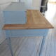 Bureau à gradin patiné vert de gris , plateau bois.