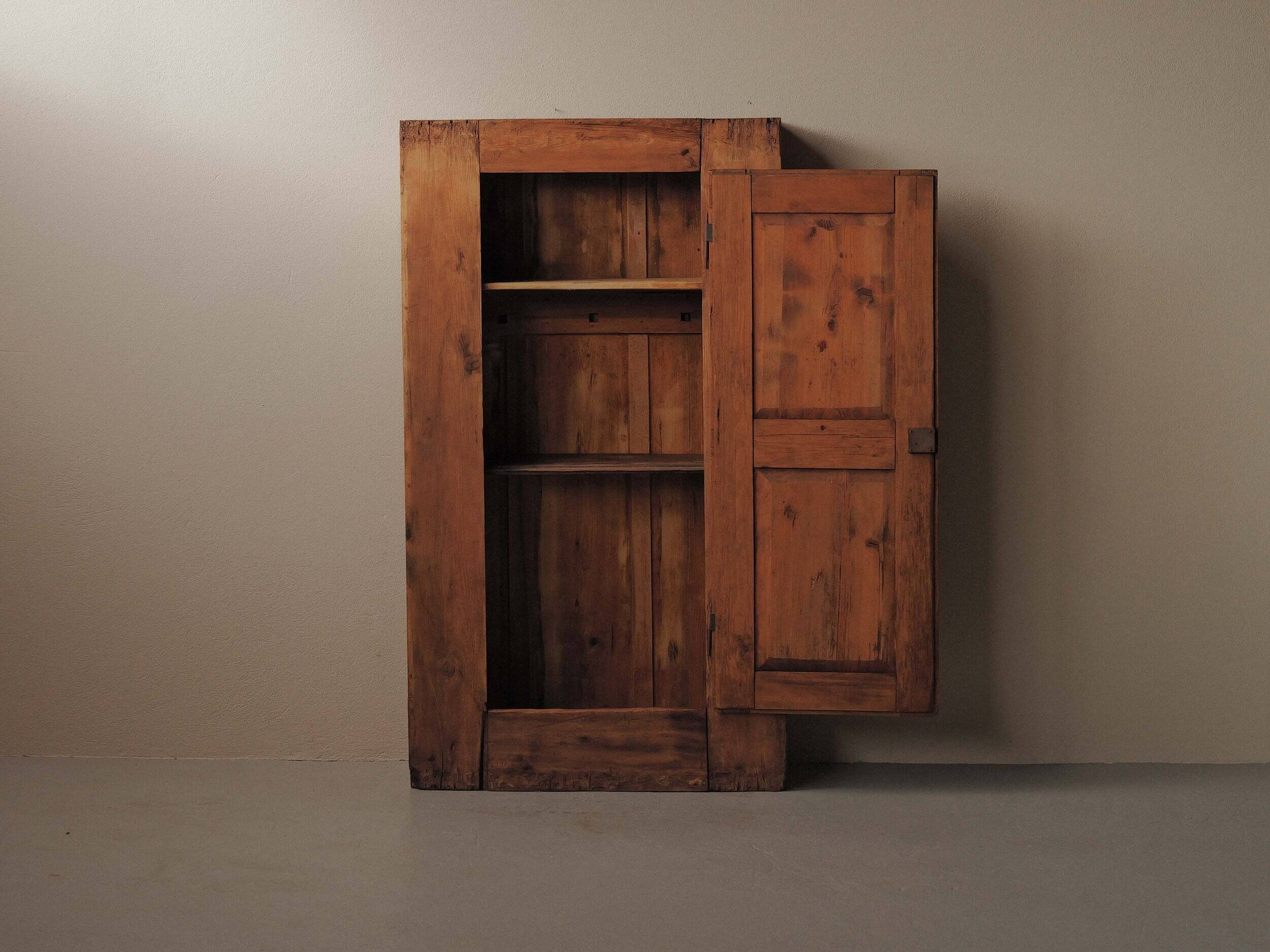 Mountain bonnetière in solid pine, Savoie, 19th century