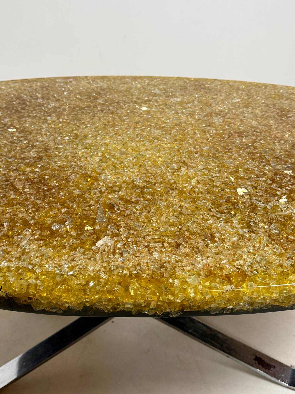 Table basse en résine par Pierre Giraudon