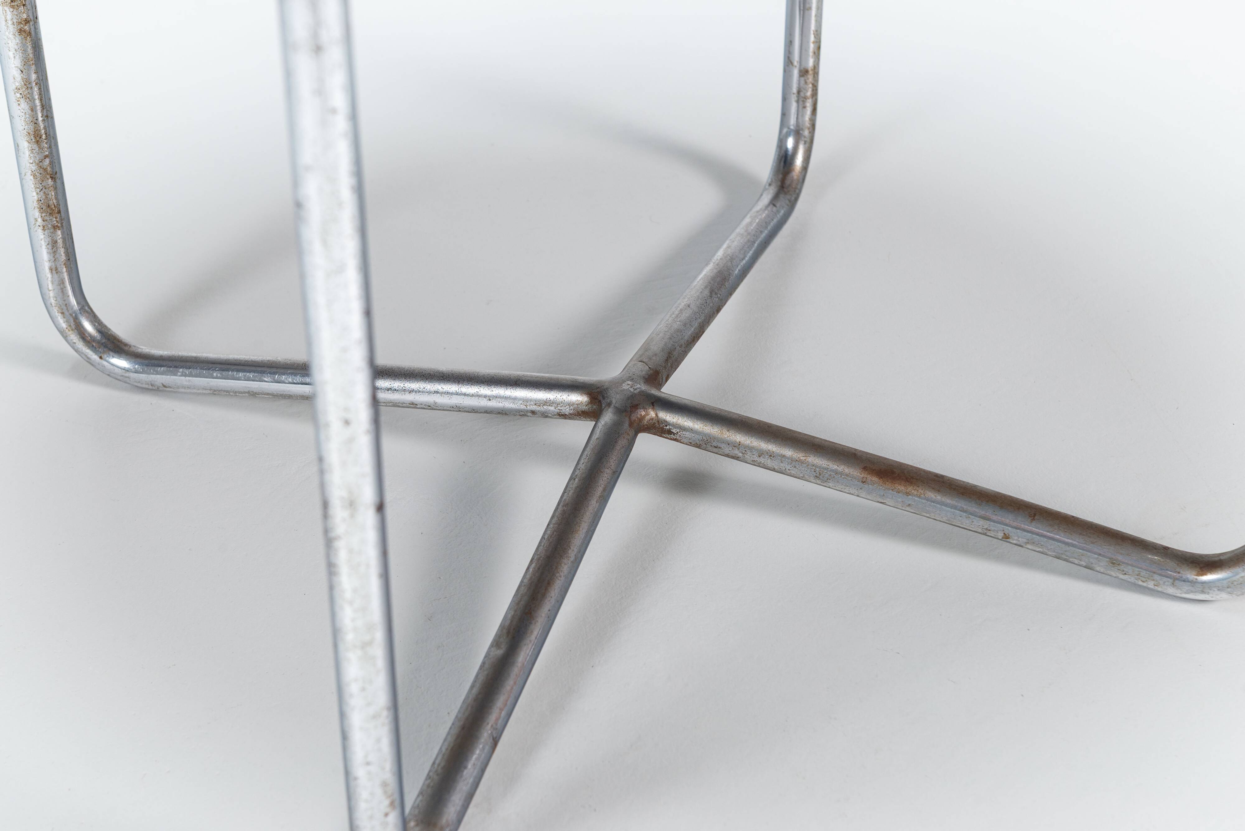 Table basse Thonet avec cadre tubulaire