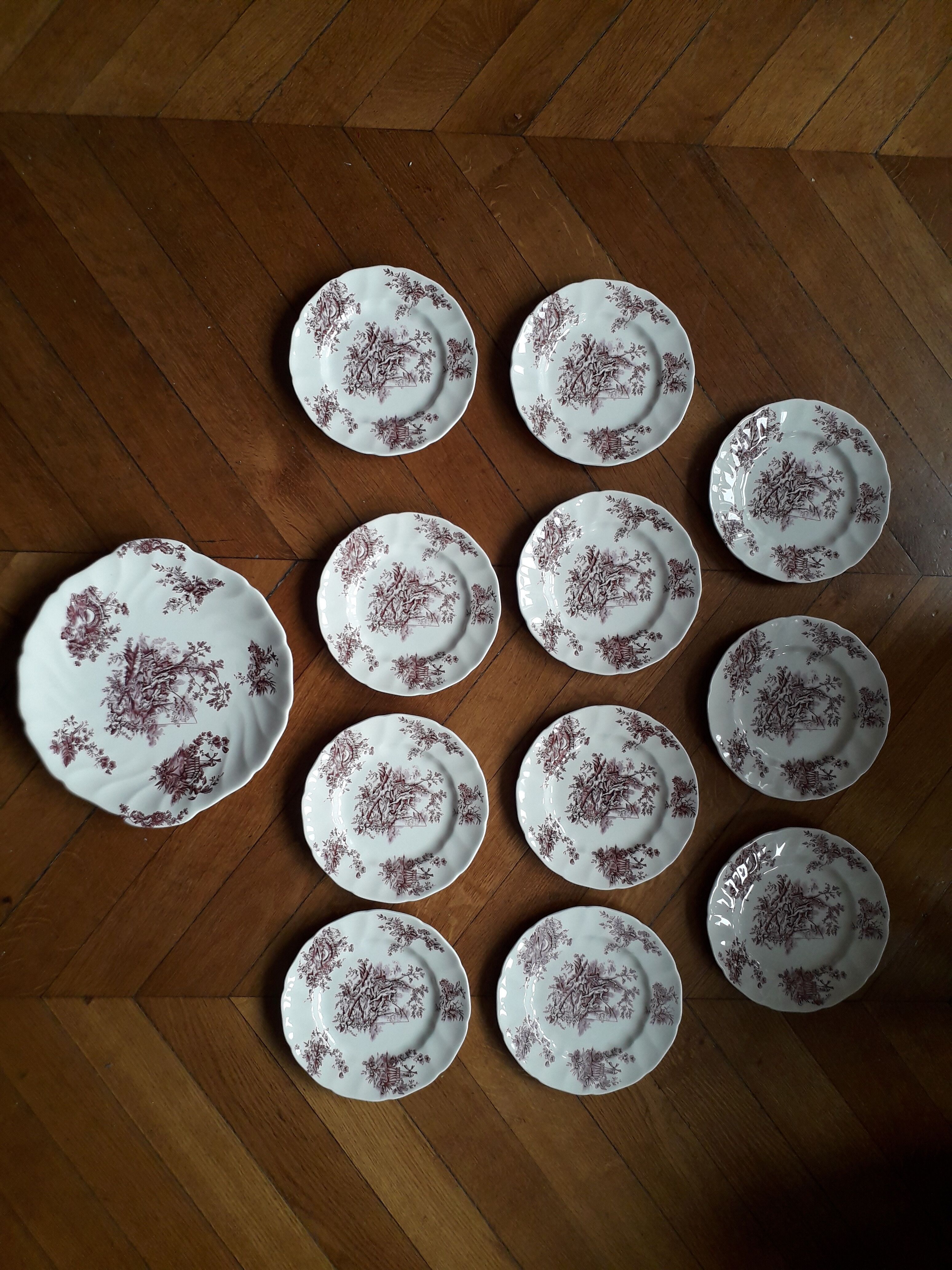 Set of 11 dessert plates and an English ceramic dish