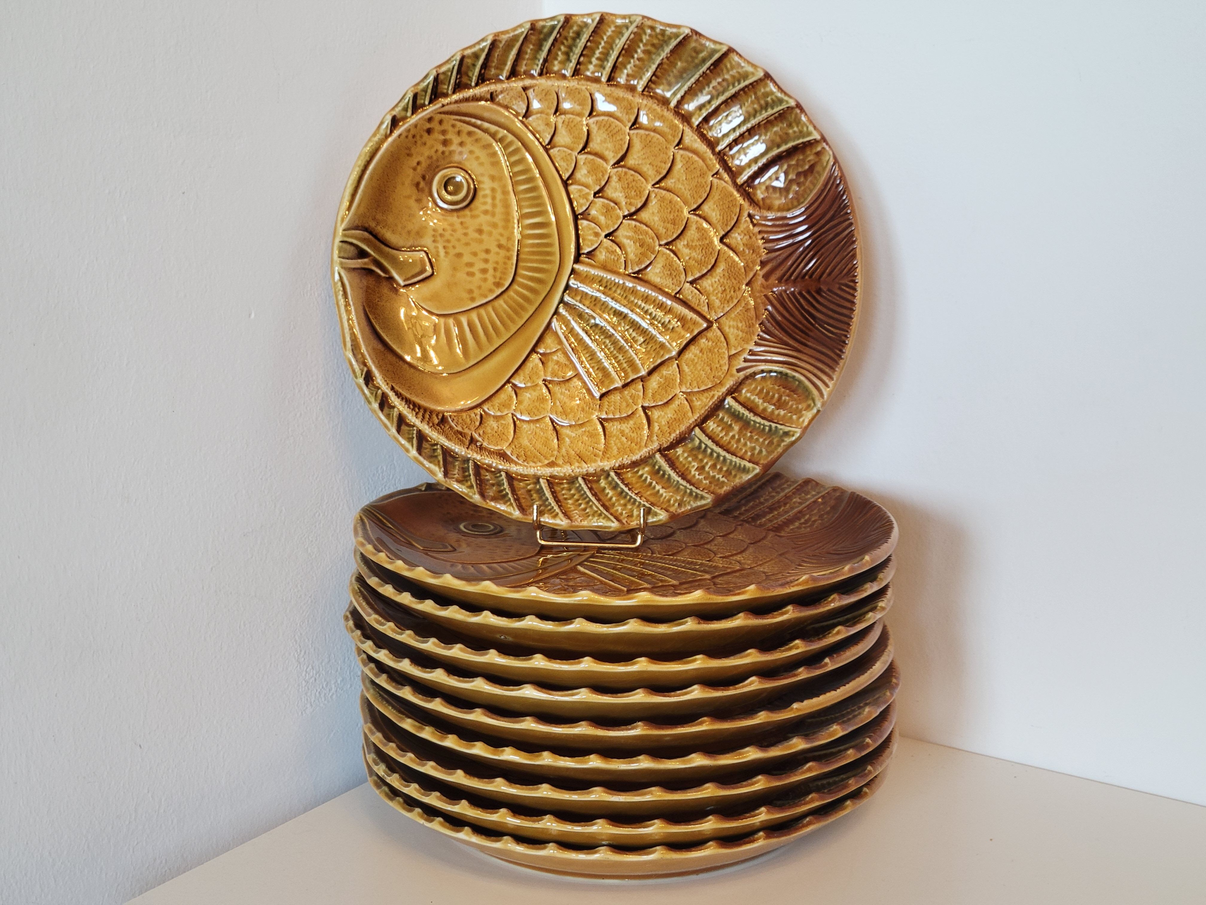 10 flat plates fish décor in vintage Sarreguemines slip