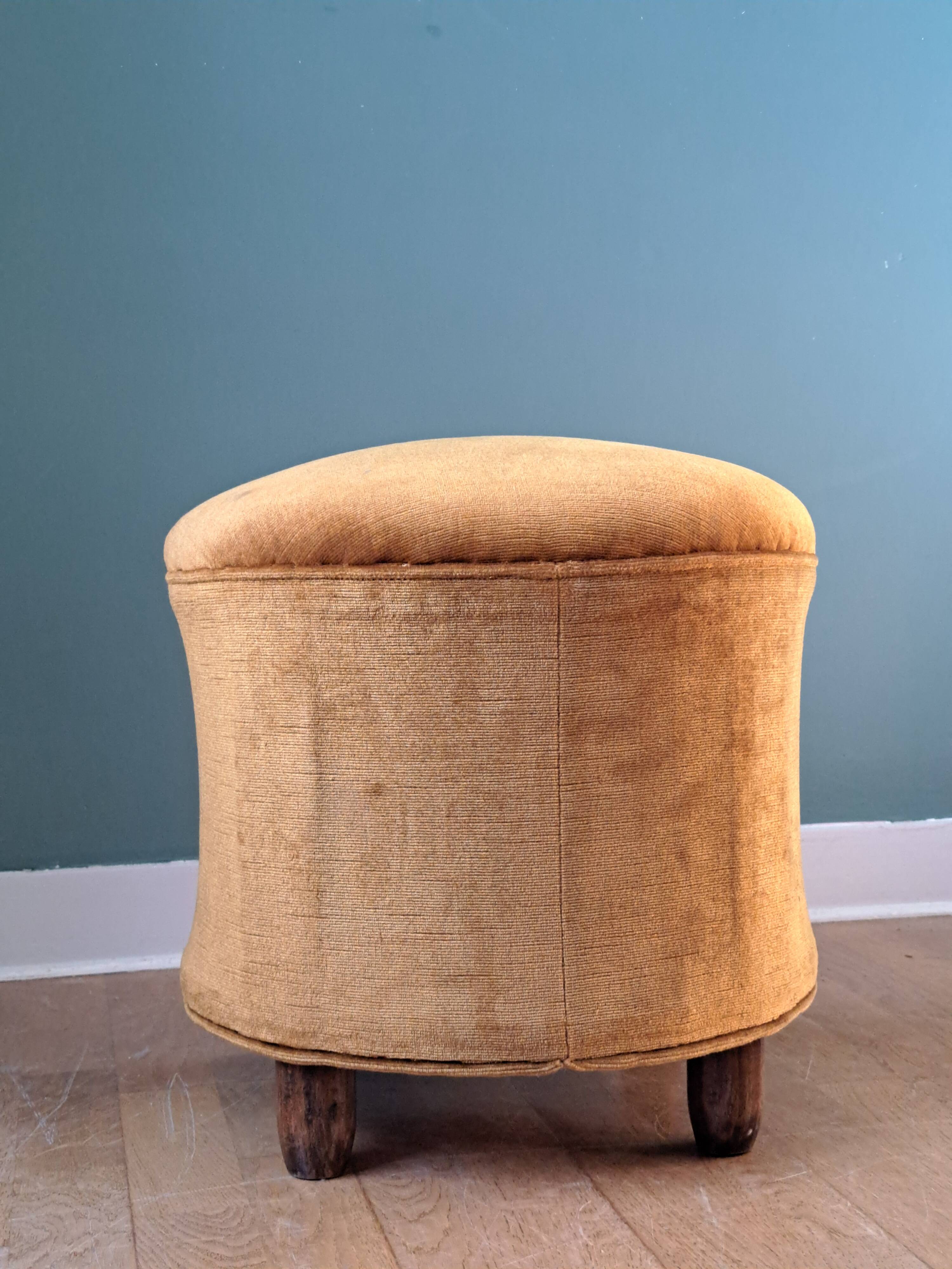 Golden velvet pouf