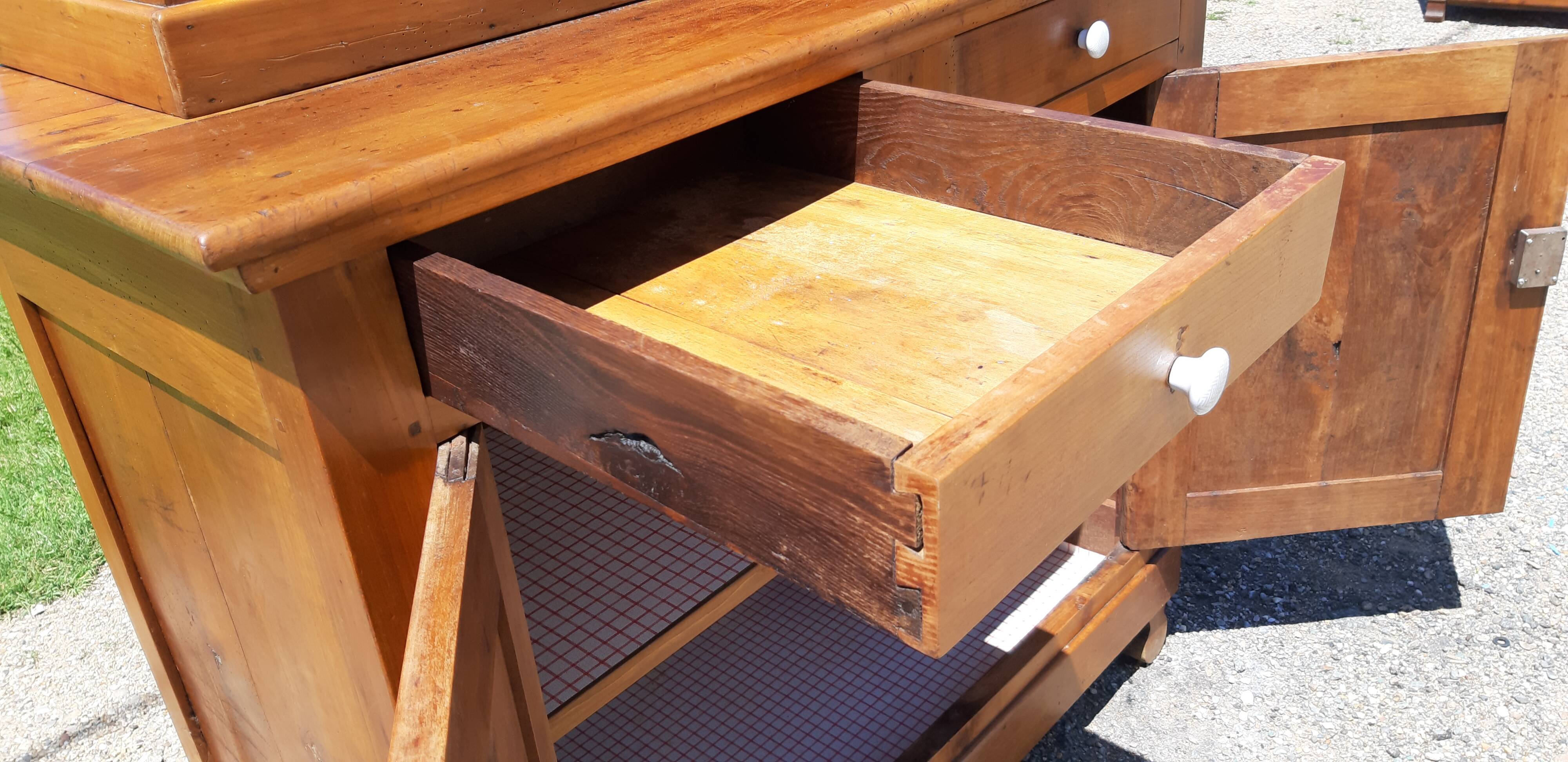 Vaissellier en Merisier 19th