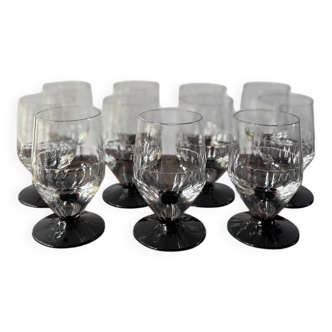 Set of 11 Art Deco wine glasses from the 1930s, chiseled glass, garnet stem