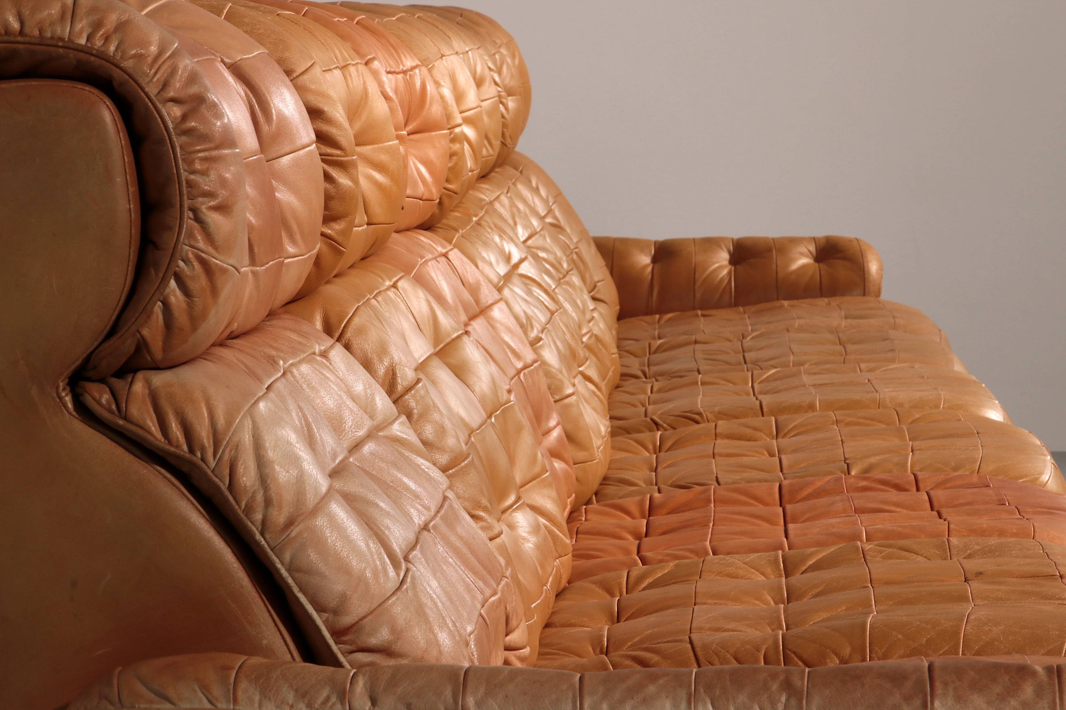 Superbe ensemble de canapés modulaires en cuir cognac des années 1970.