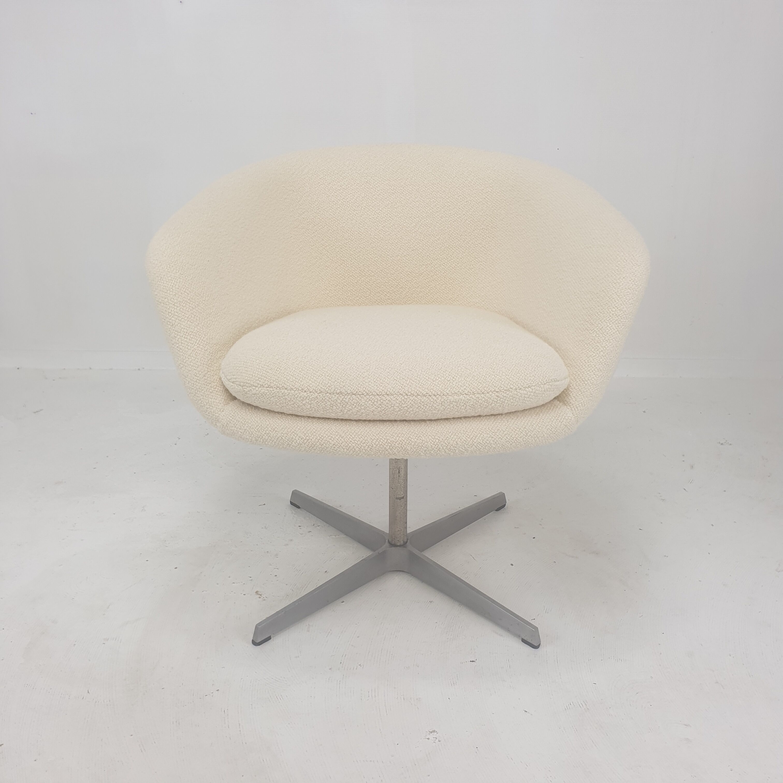 Office chair F8800 by Pierre Paulin for Artifort, 1960s