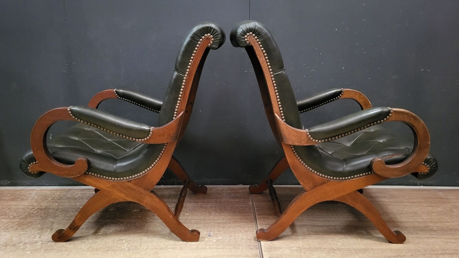Pair of English Chesterfield armchairs in leather and solid wood