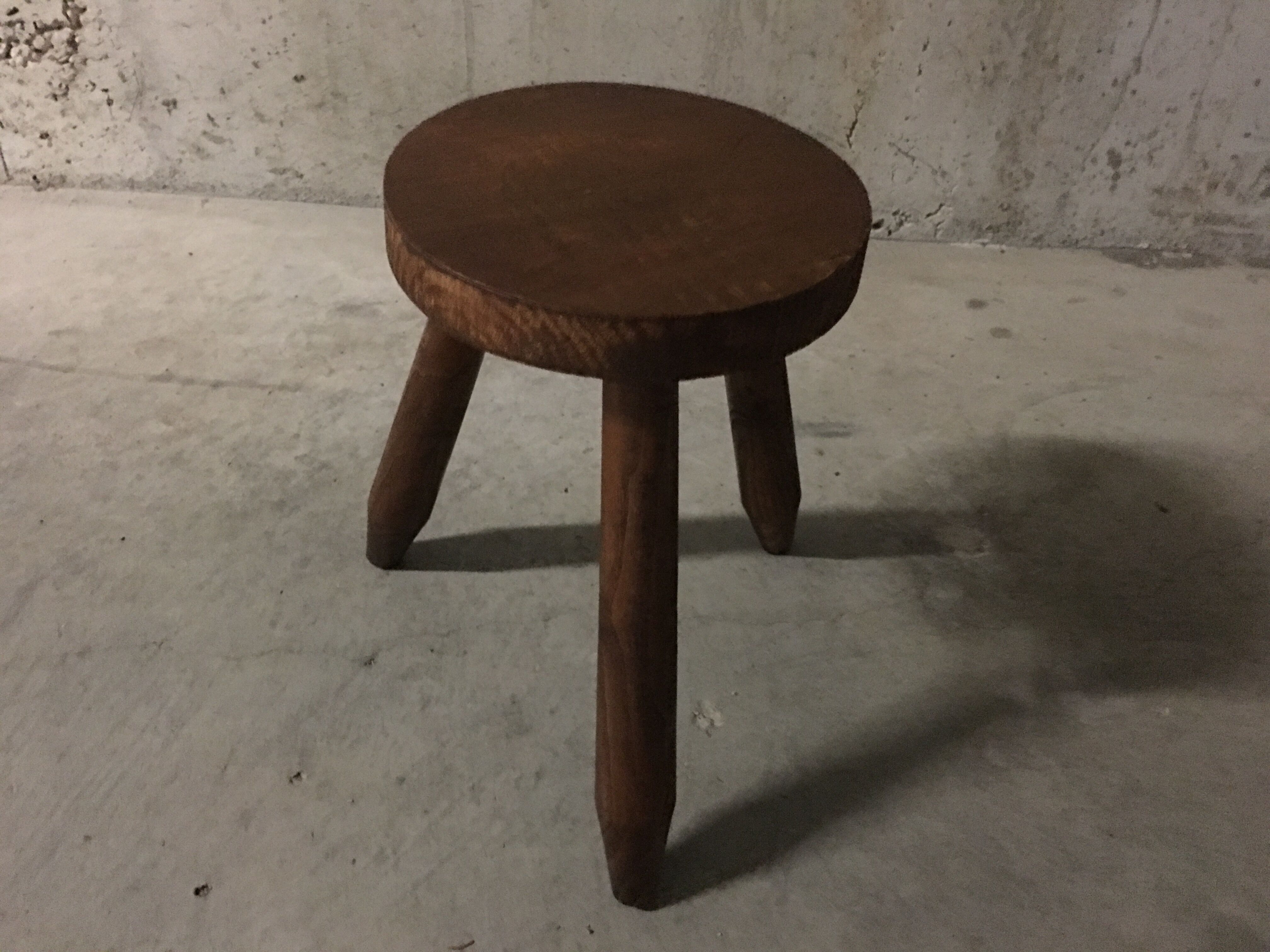 Tabouret de ferme tripode