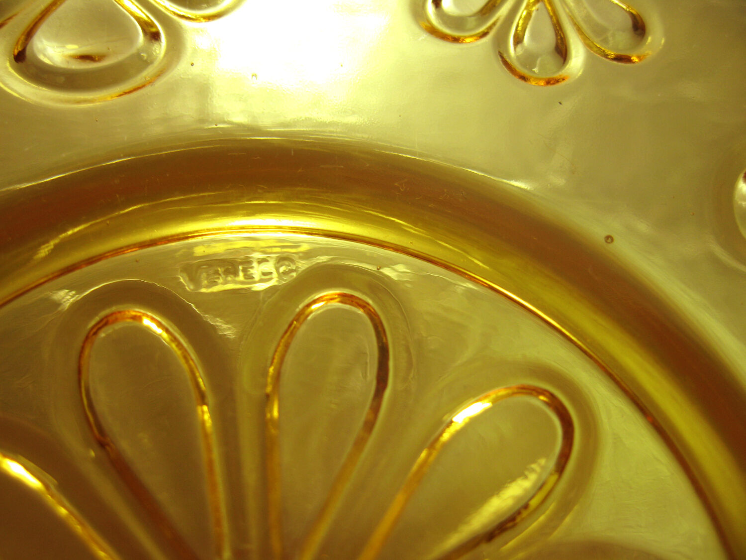 4 large amber yellow glass cups, floral décor, Daisy Vereco France, vintage 70s