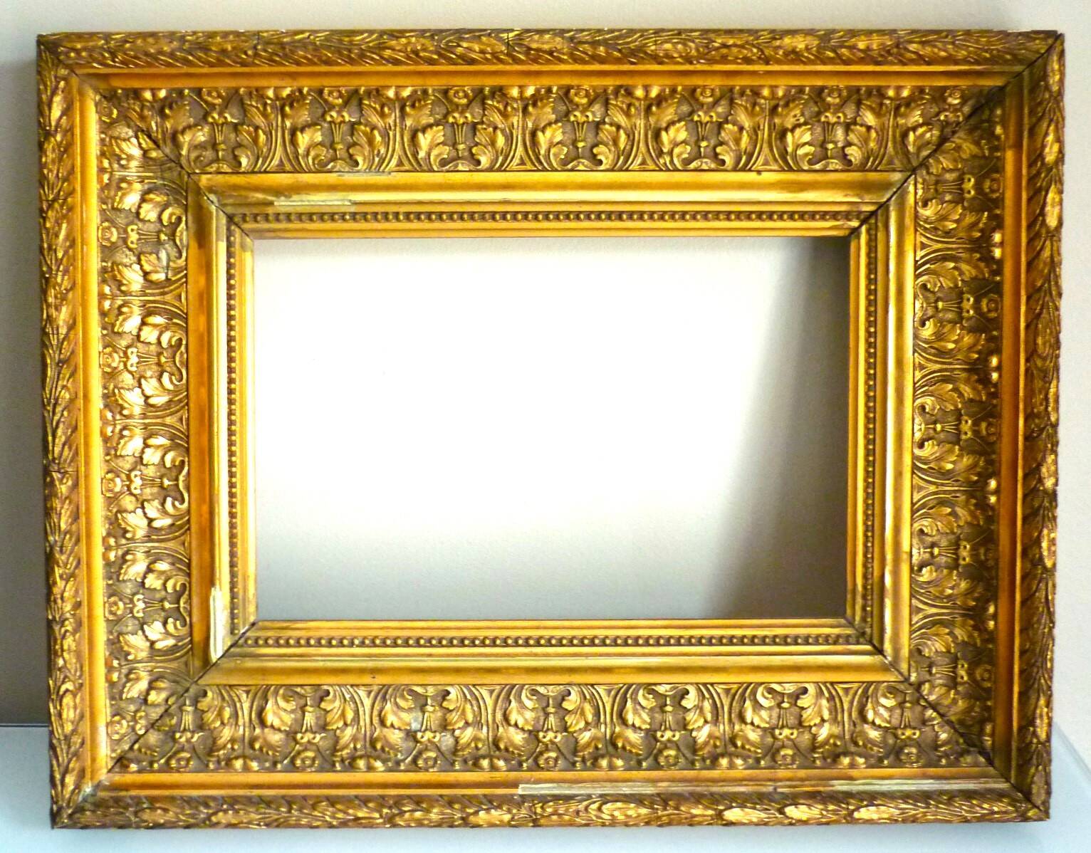Antique gilded frame in wood and stucco, carved, original gilding