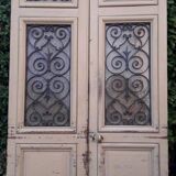 Porte d'entrée cintrée double en chêne, grilles et verre, XIXème